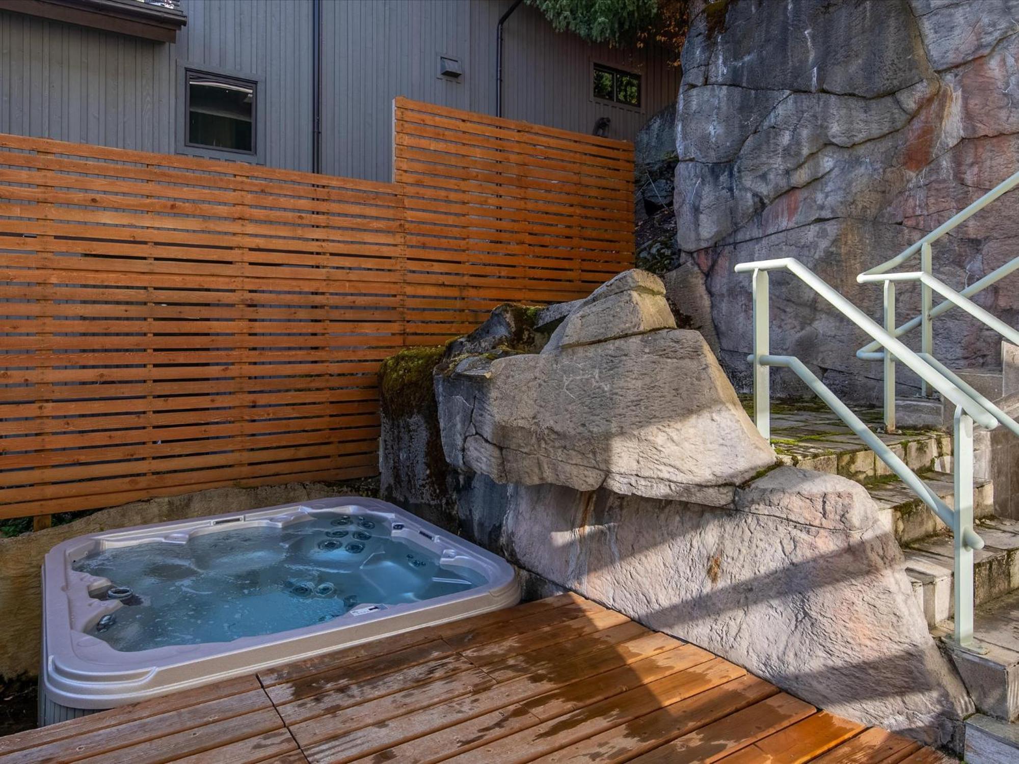 New Listing Unique Luxury 6 Bedroom Including 4 Bedrooms And Beautiful 2 Bedroom Chalet *