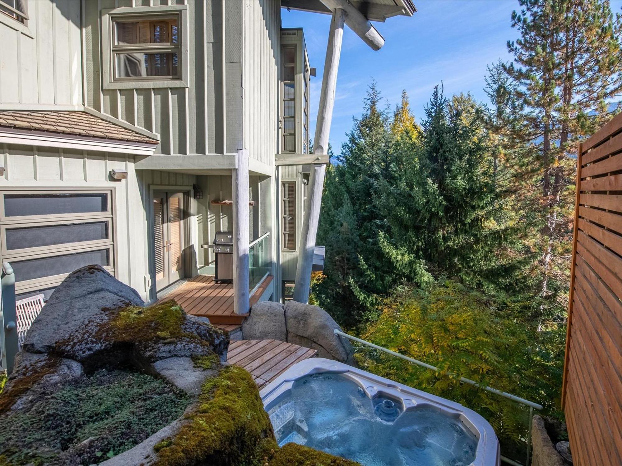 Chalet New Listing Unique Luxury 6 Bedroom Including 4 Bedrooms And Beautiful 2 Bedroom Whistler