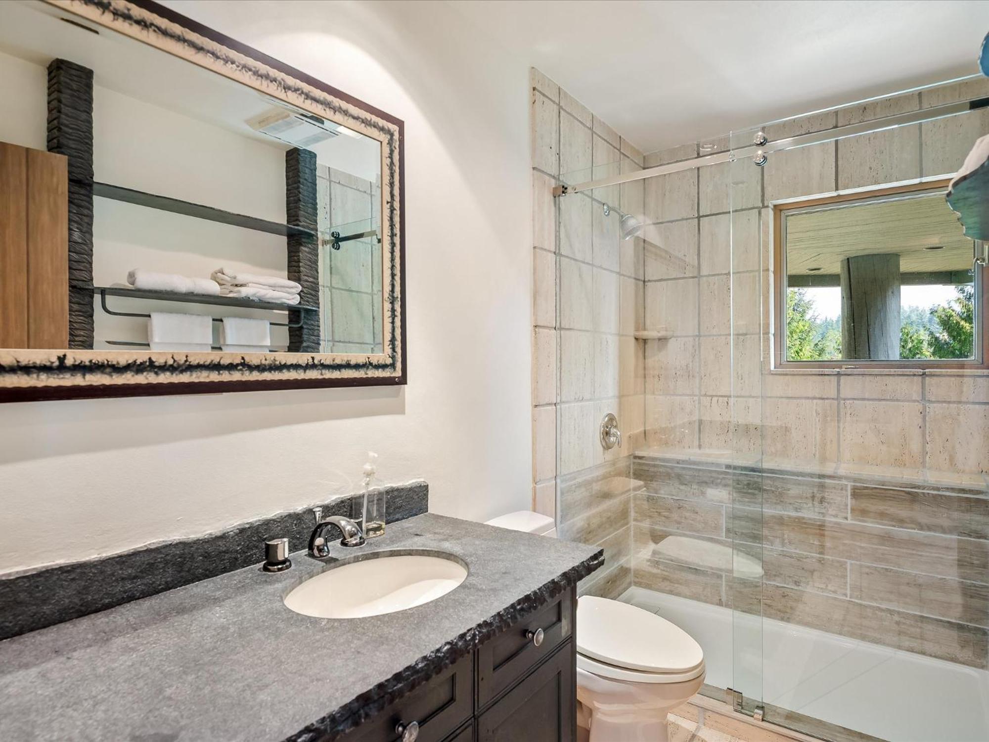 New Listing Unique Luxury 6 Bedroom Including 4 Bedrooms And Beautiful 2 Bedroom Chalet Whistler