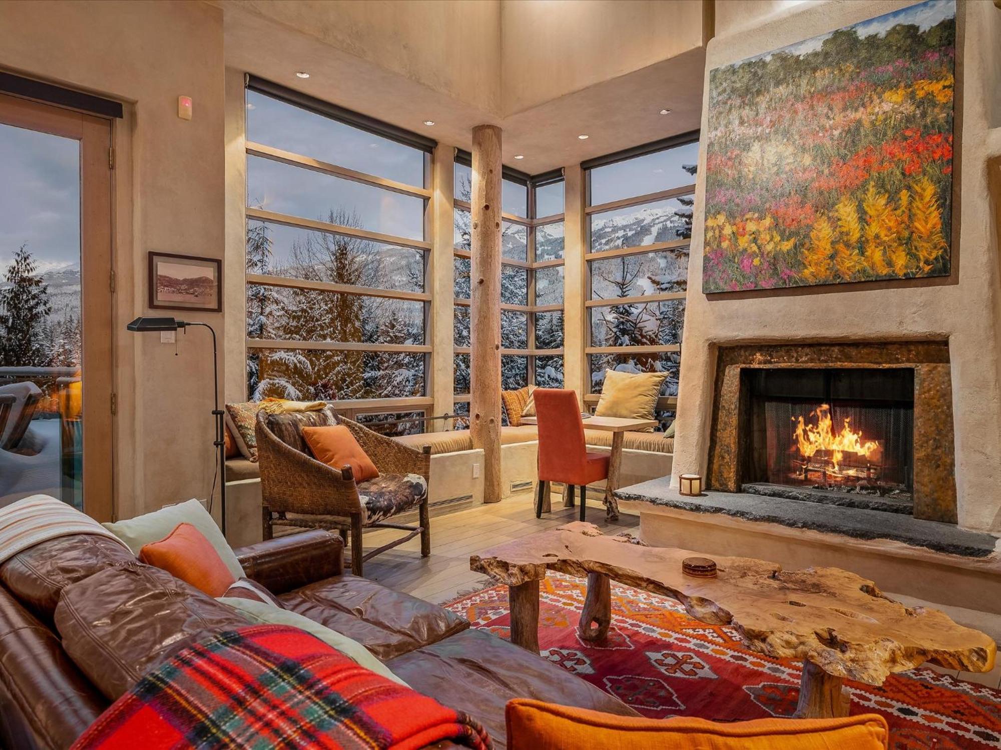New Listing Unique Luxury 6 Bedroom Including 4 Bedrooms And Beautiful 2 Bedroom * Whistler