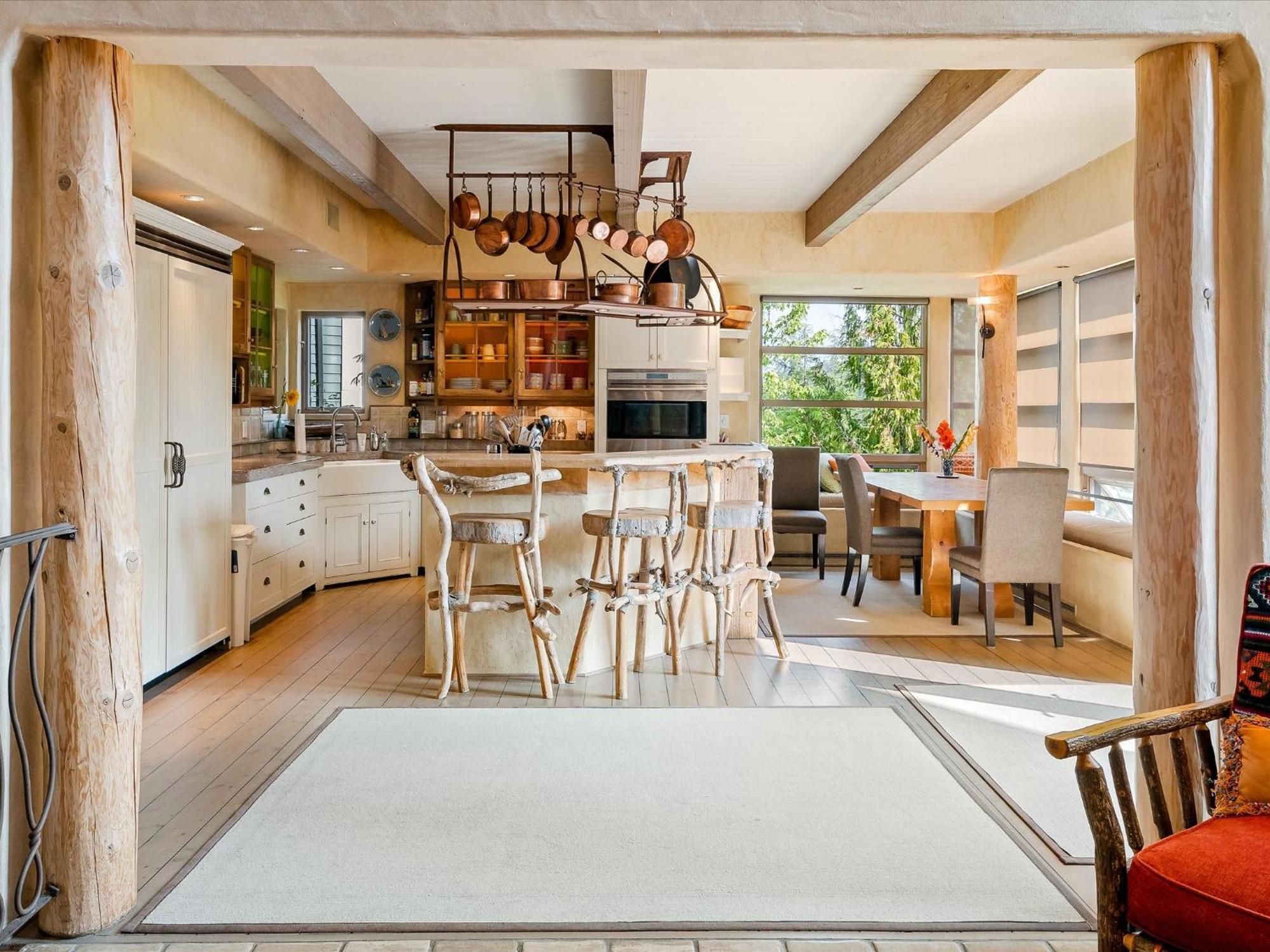 New Listing Unique Luxury 6 Bedroom Including 4 Bedrooms And Beautiful 2 Bedroom Chalet Whistler