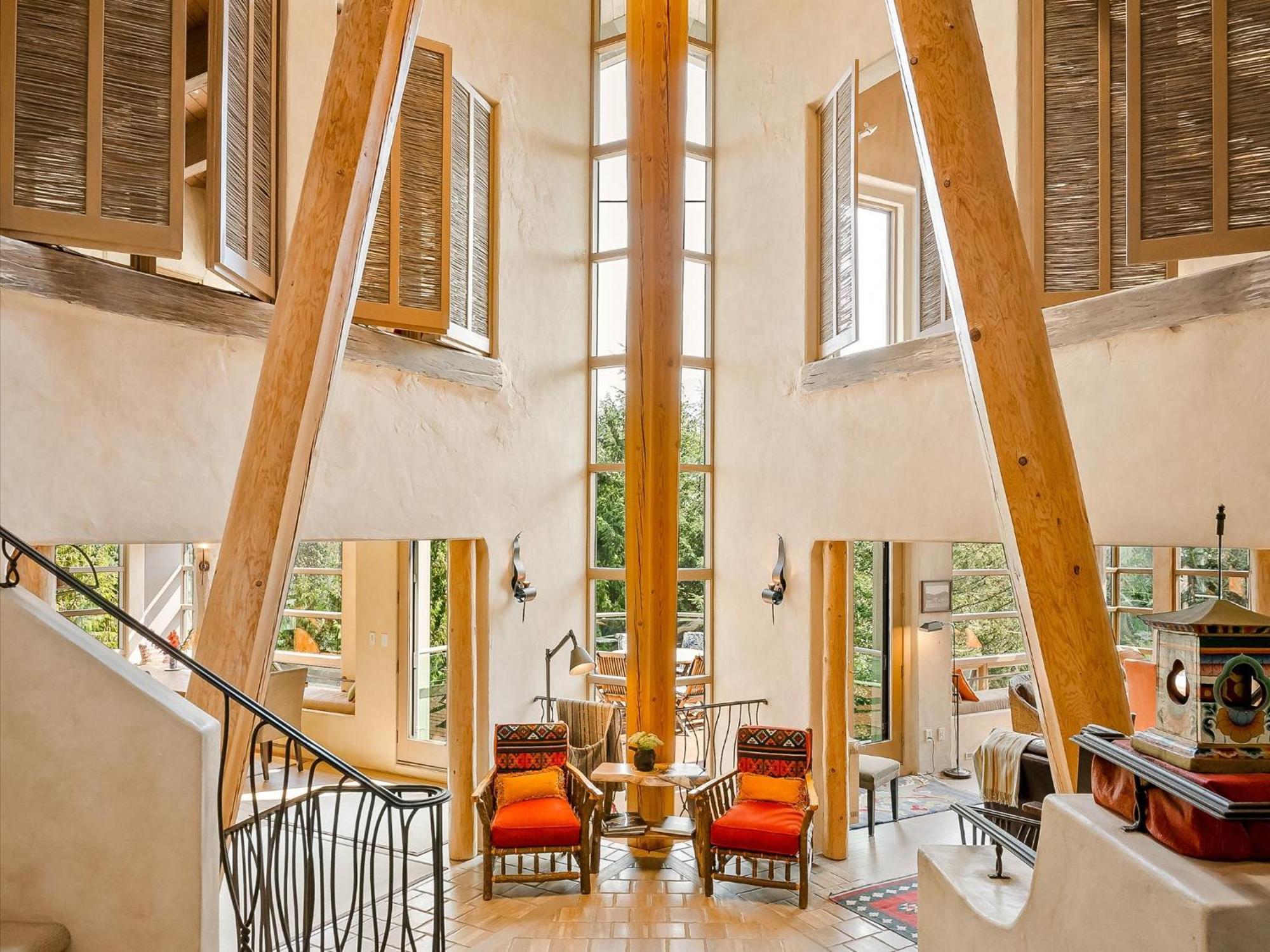 New Listing Unique Luxury 6 Bedroom Including 4 Bedrooms And Beautiful 2 Bedroom * Whistler