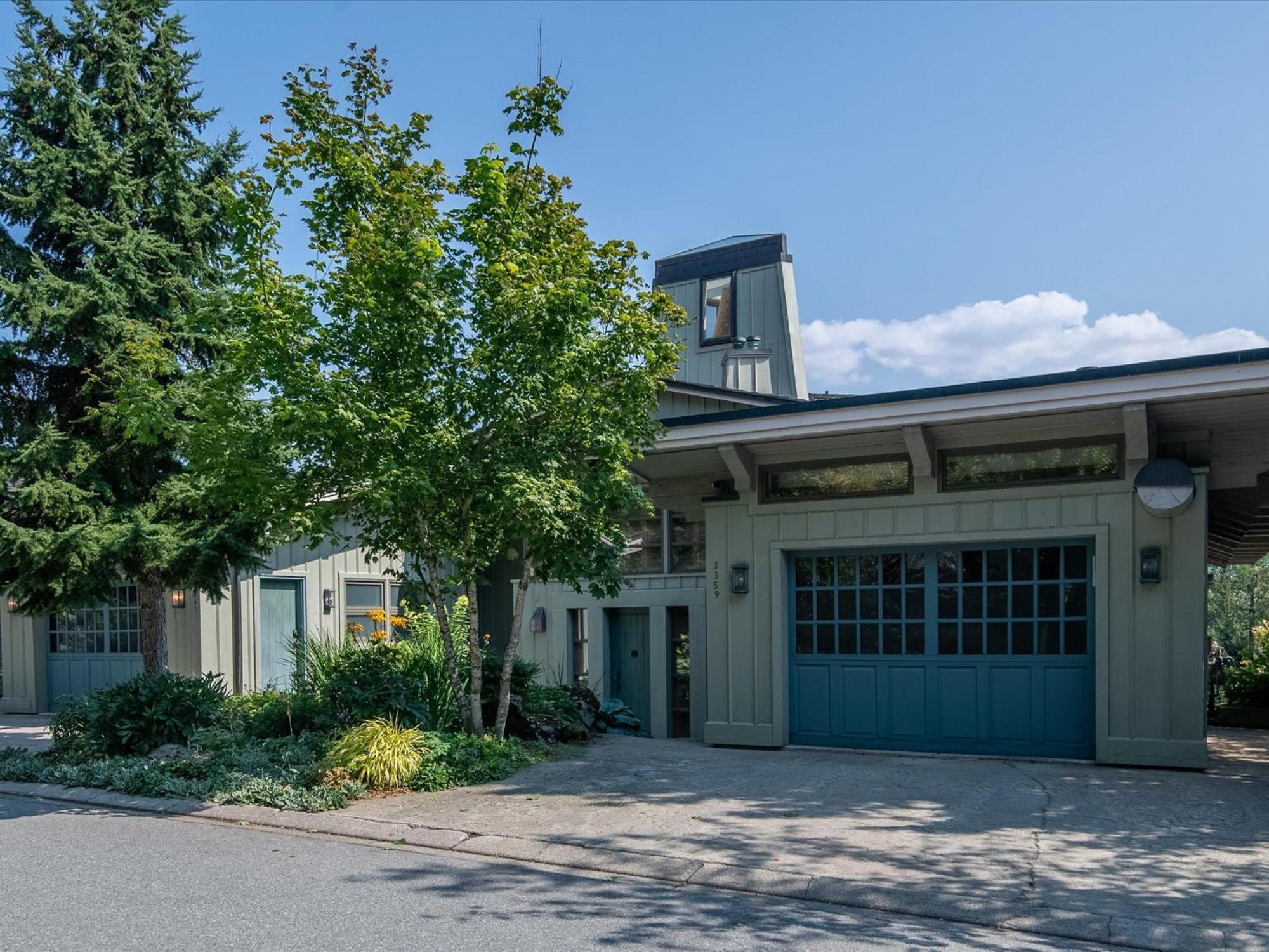 New Listing Unique Luxury 6 Bedroom Including 4 Bedrooms And Beautiful 2 Bedroom Chalet *
