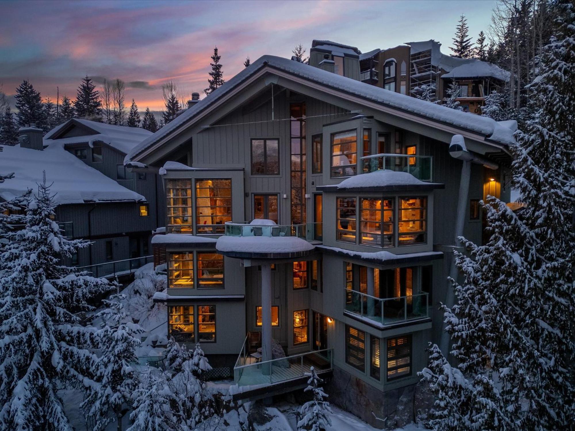 Chalet New Listing Unique Luxury 6 Bedroom Including 4 Bedrooms And Beautiful 2 Bedroom *