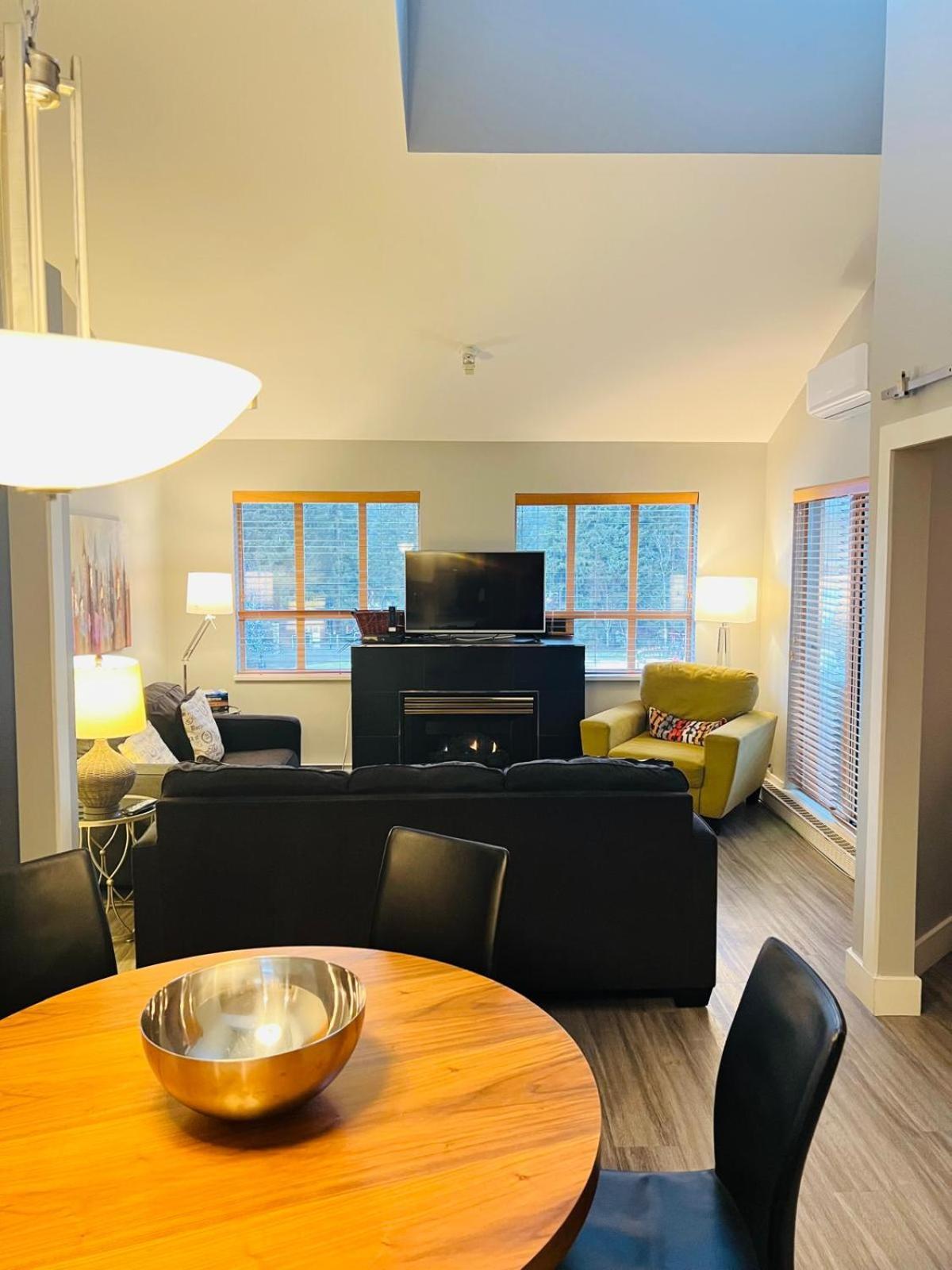 Tyndalstone 3 Bedroom In The Heart Of Village North *