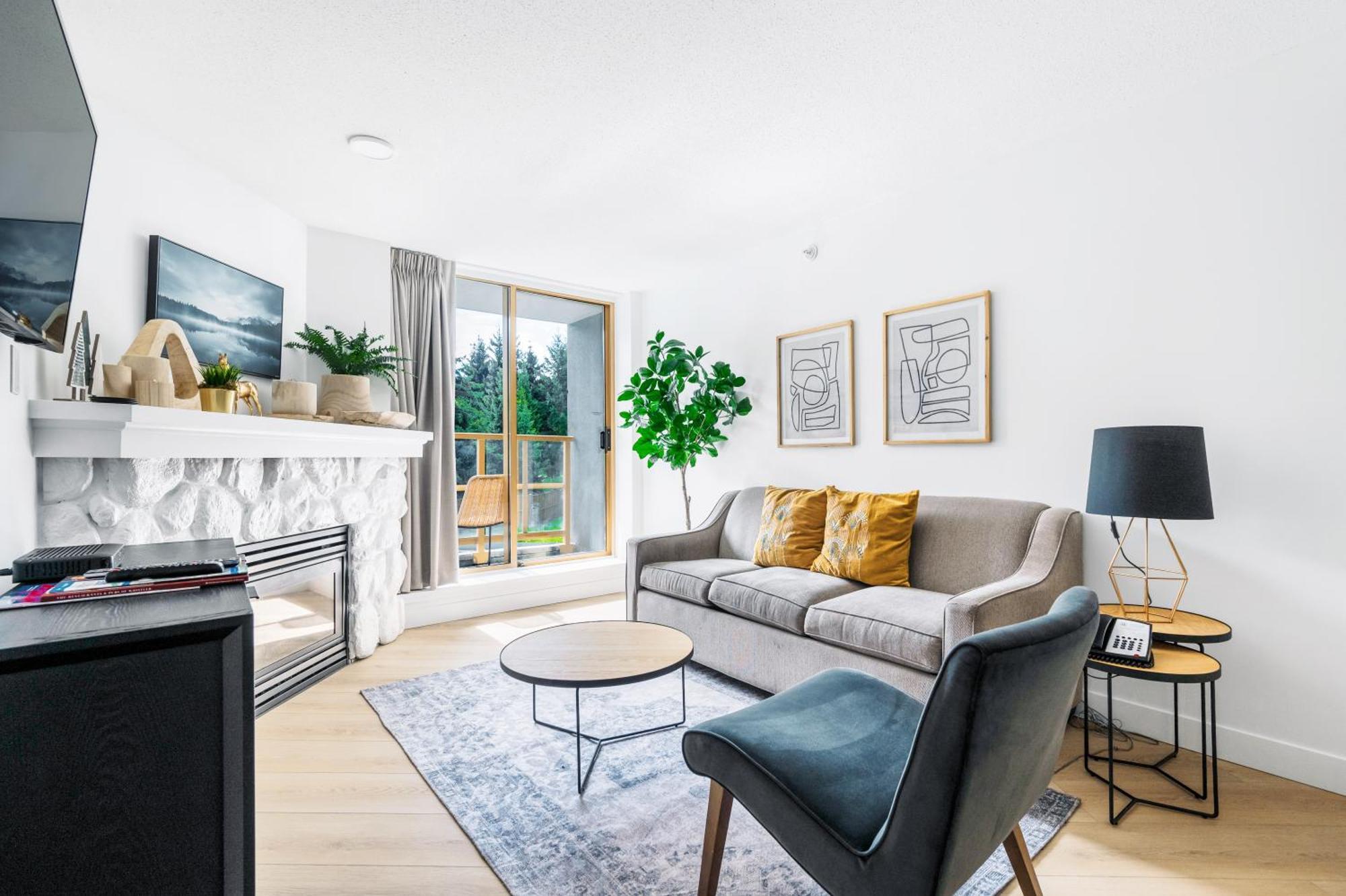 A Fully Renovated Near Village Centre With Mt View And Close To Lift In Cascade Aparthotel *