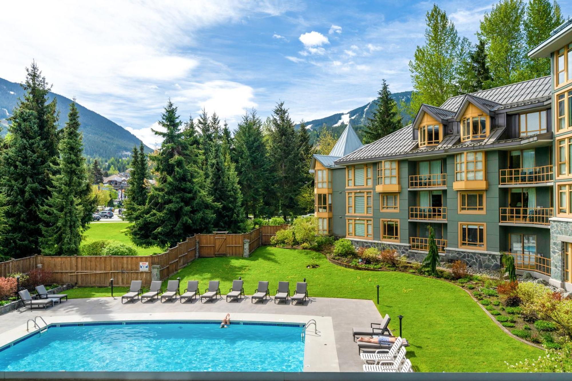 A Fully Renovated Near Village Centre With Mt View And Close To Lift In Cascade *