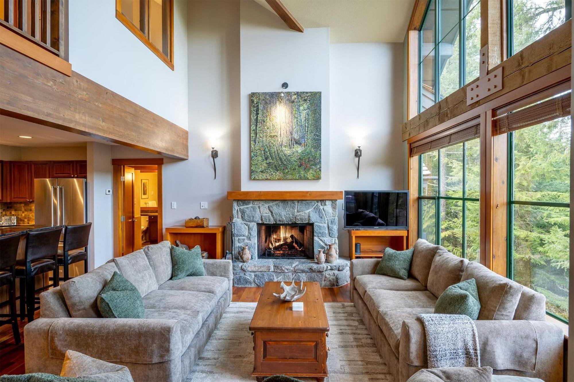 Northern Lights 15 | Family-sized Townhome W/ Sunken Hot Tub, Fireplace & Media Den *