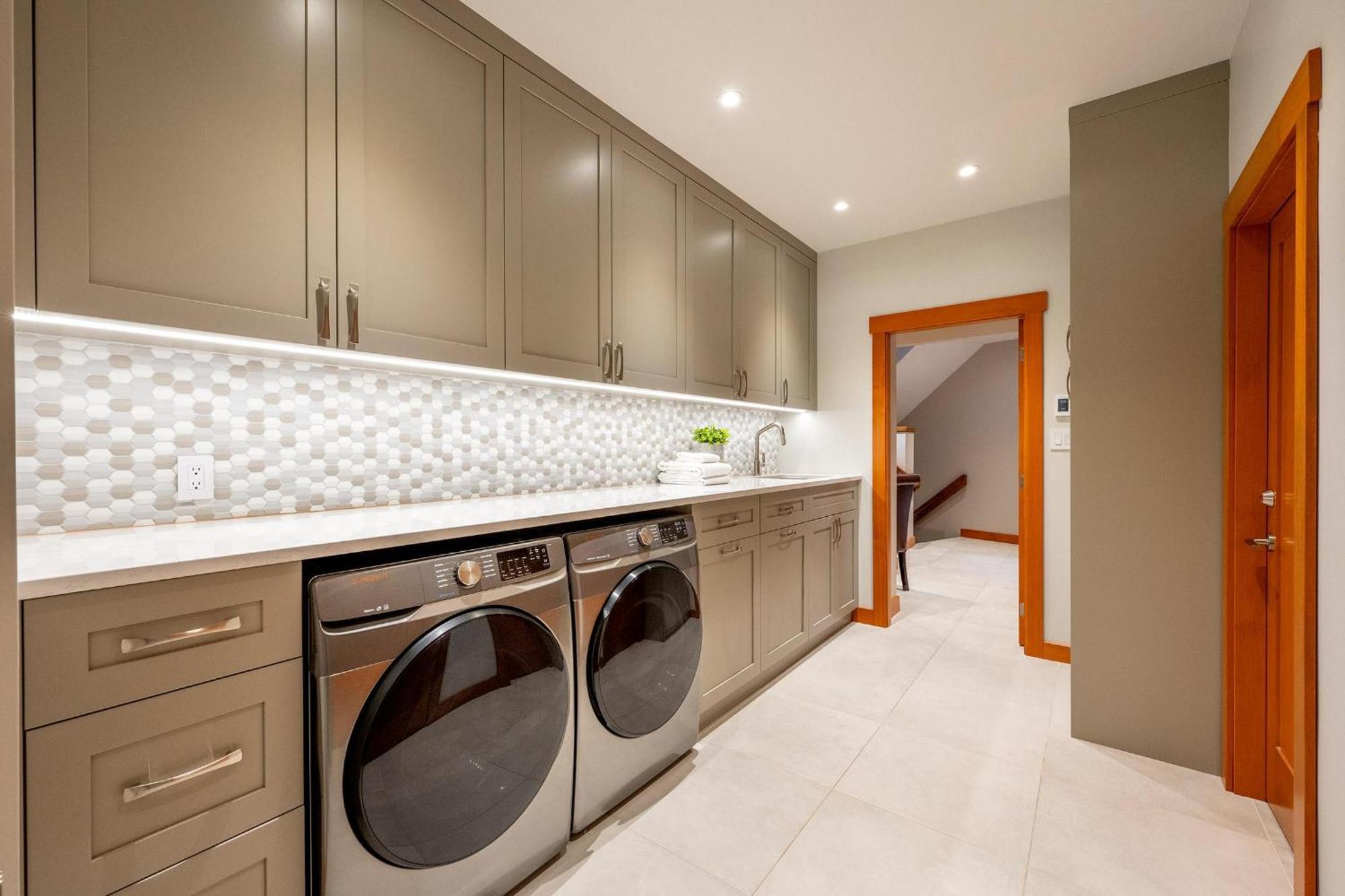 Holiday home Northern Lights 15 | Family-sized Townhome W/ Sunken Hot Tub, Fireplace & Media Den Whistler