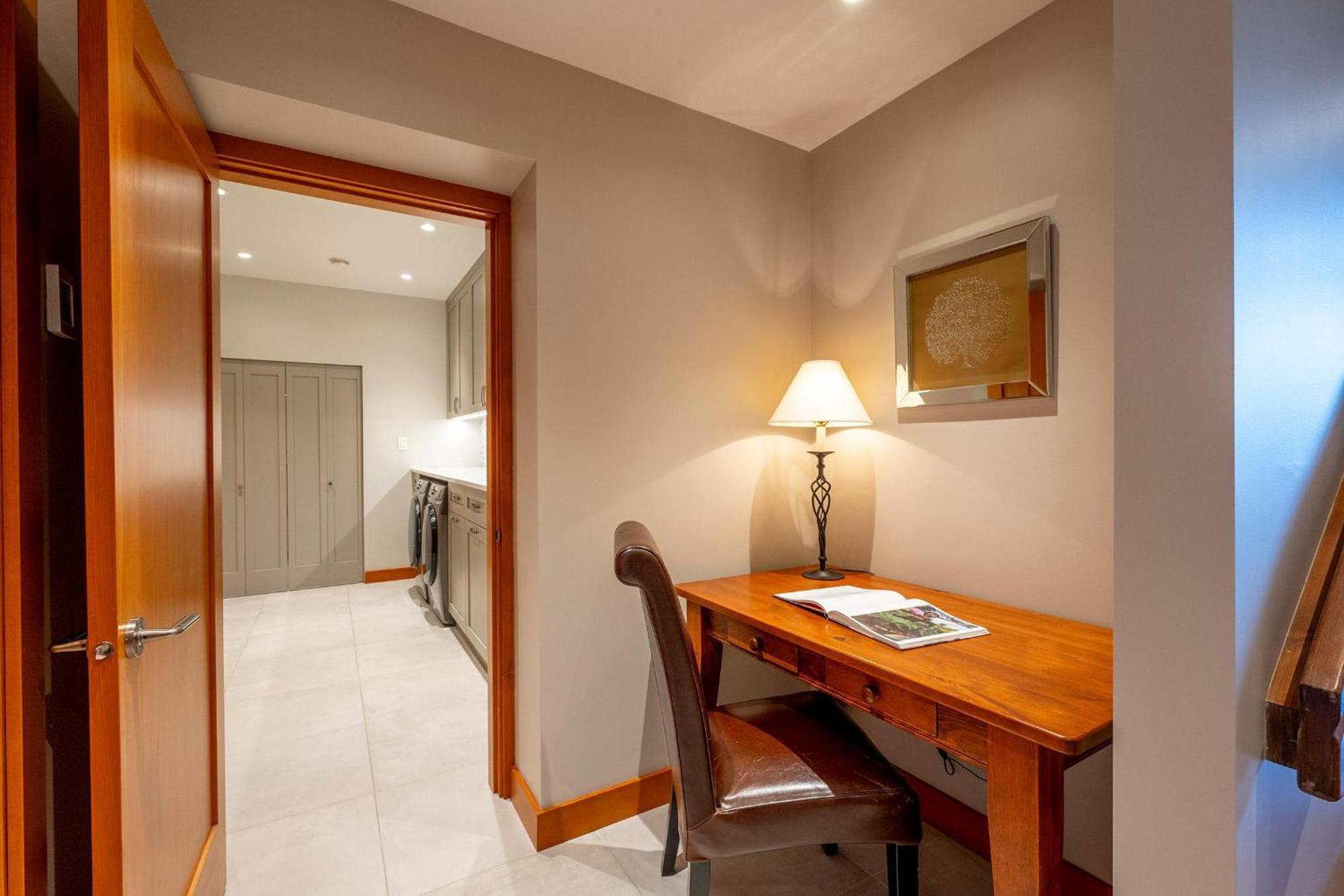 Northern Lights 15 | Family-sized Townhome W/ Sunken Hot Tub, Fireplace & Media Den *