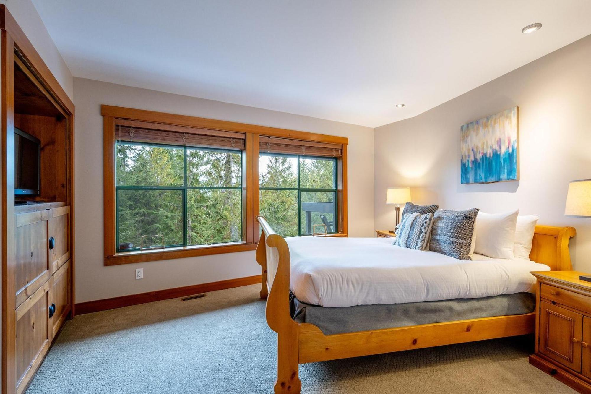 Northern Lights 15 | Family-sized Townhome W/ Sunken Hot Tub, Fireplace & Media Den Holiday home *