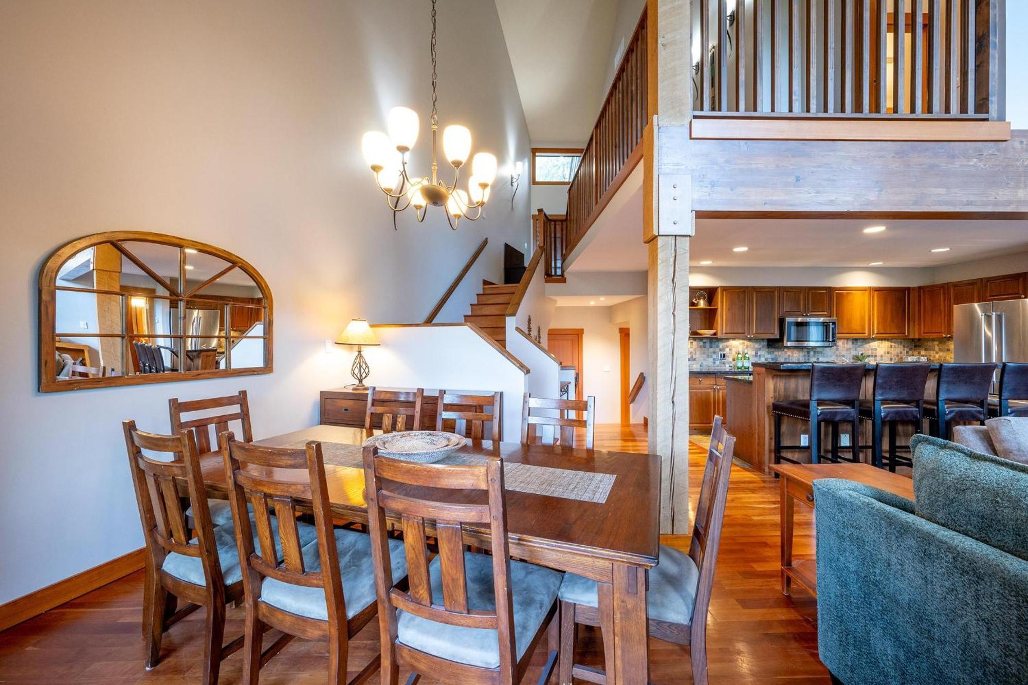 Holiday home Northern Lights 15 | Family-sized Townhome W/ Sunken Hot Tub, Fireplace & Media Den *