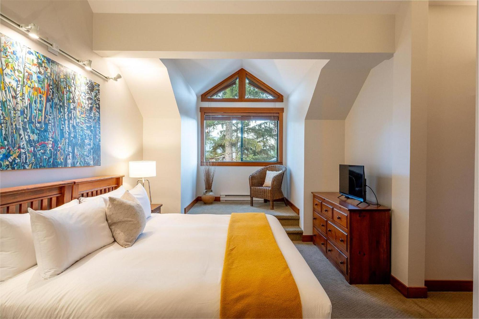 Holiday home Northern Lights 15 | Family-sized Townhome W/ Sunken Hot Tub, Fireplace & Media Den Whistler
