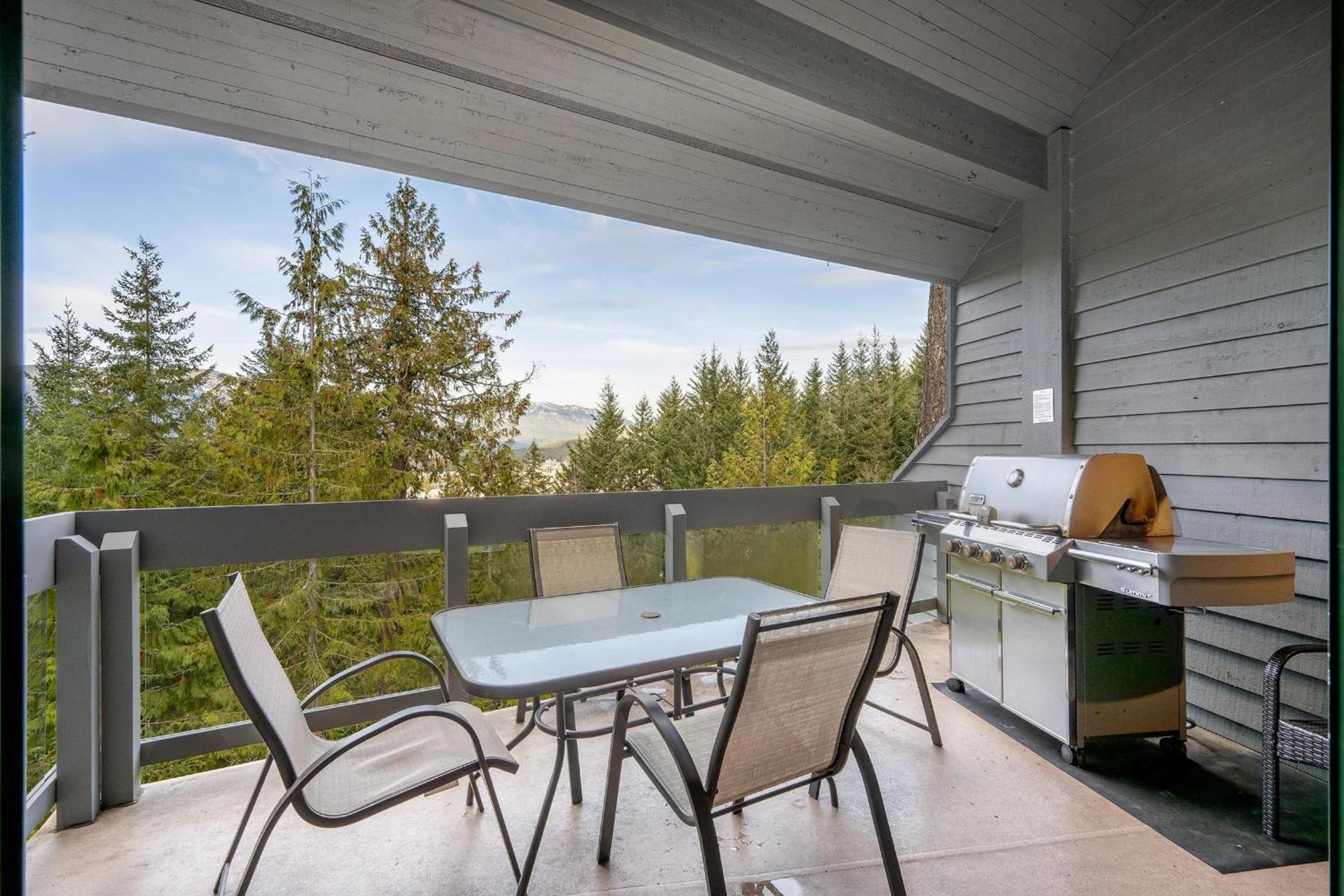 Northern Lights 15 | Family-sized Townhome W/ Sunken Hot Tub, Fireplace & Media Den *