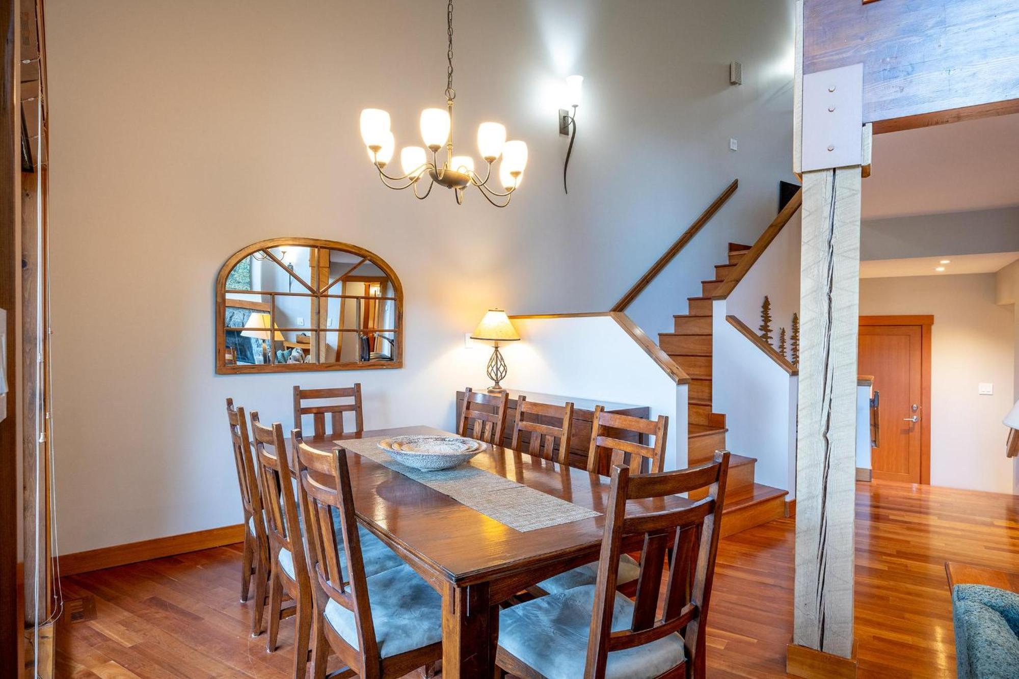 Northern Lights 15 | Family-sized Townhome W/ Sunken Hot Tub, Fireplace & Media Den Holiday home *