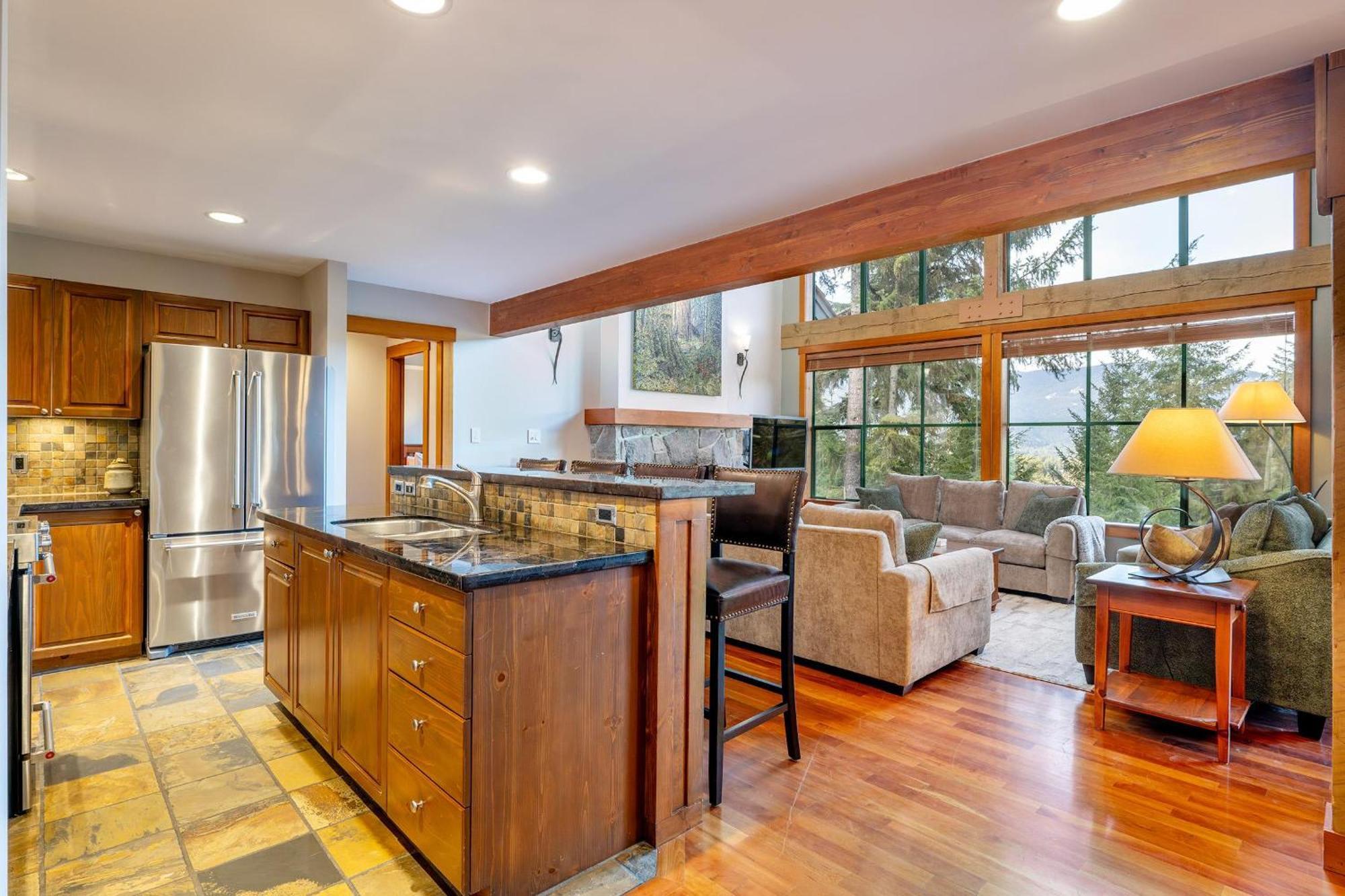 Northern Lights 15 | Family-sized Townhome W/ Sunken Hot Tub, Fireplace & Media Den Holiday home Whistler