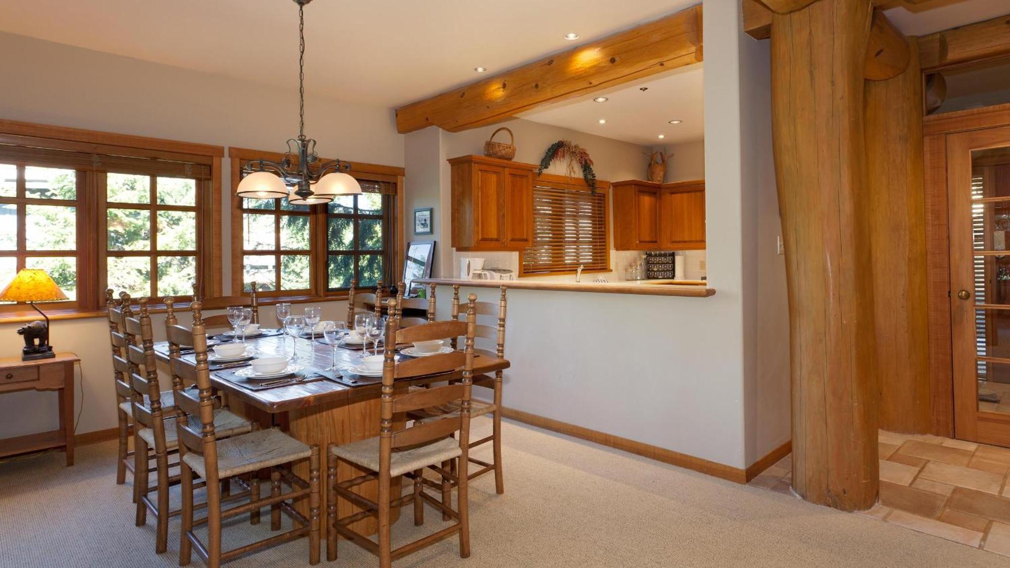 Holiday home Taluswood 41 | Spacious Cabin-style W/ Access, Private Hot Tub & Media Den
