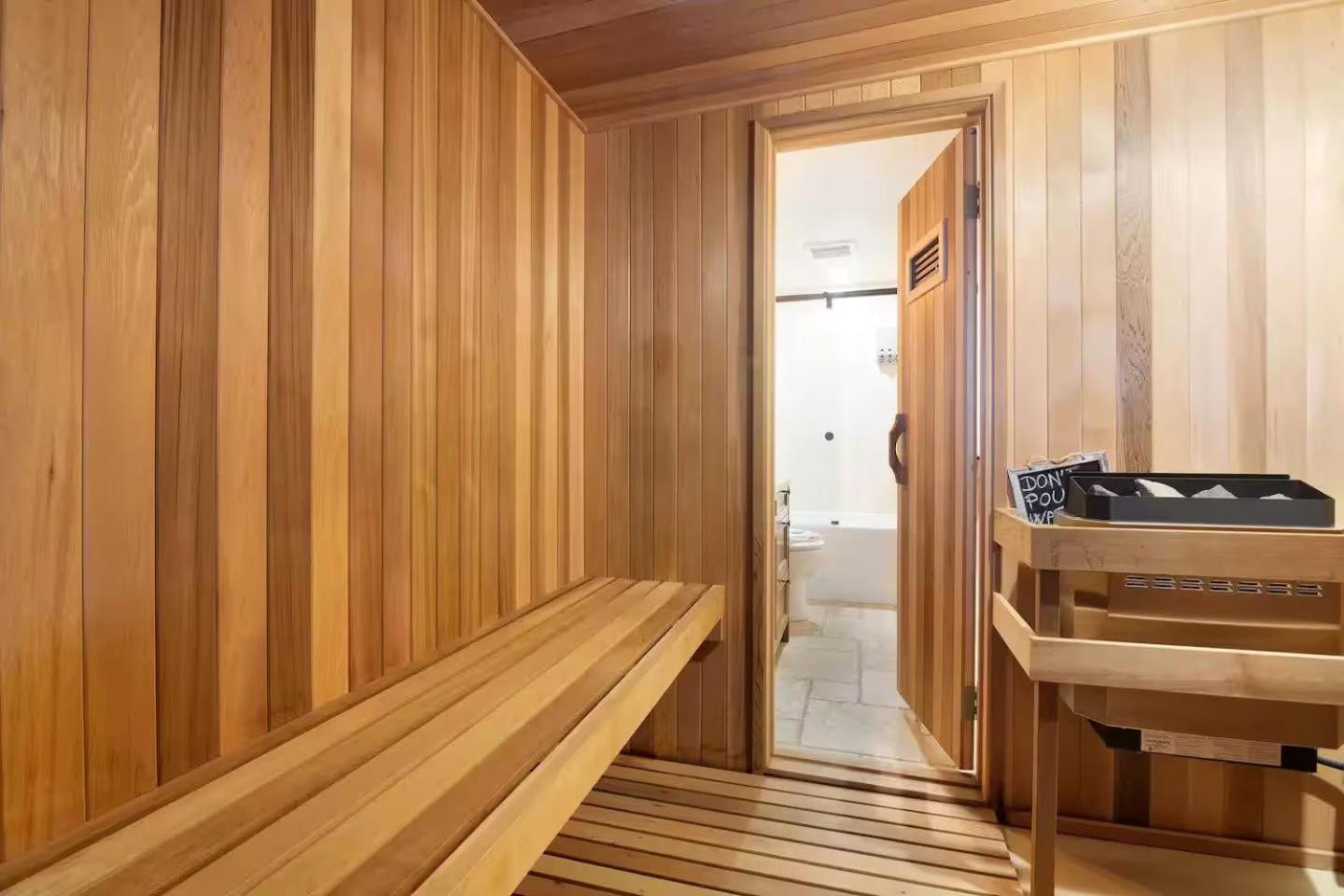 Large Village Loft With Private Hot Tub And Private Sauna