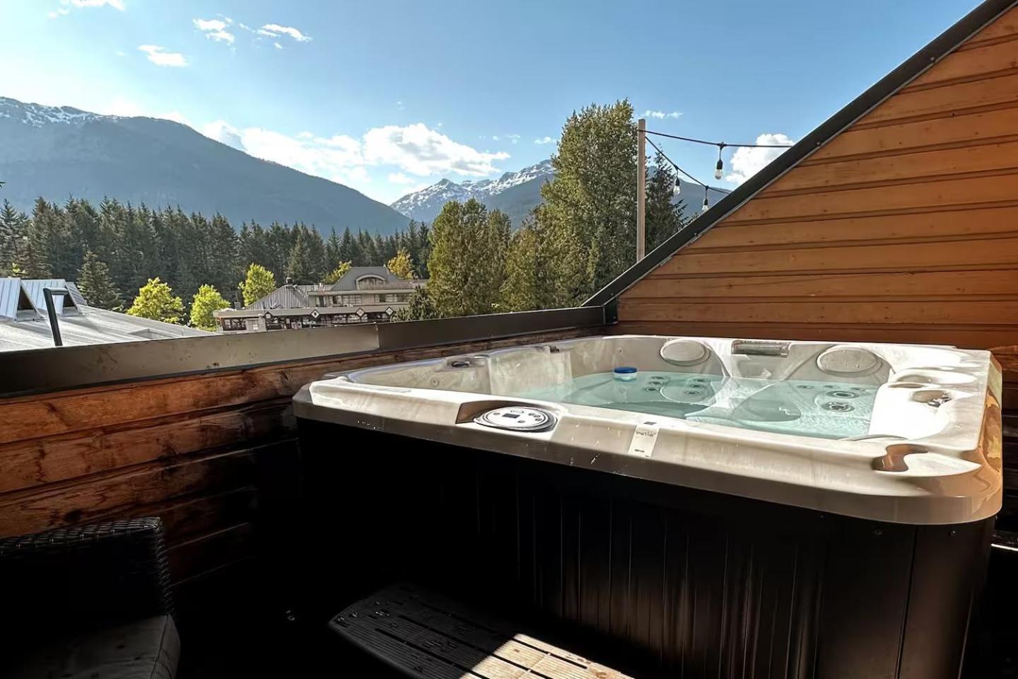 Apartment Large Village Loft With Private Hot Tub And Private Sauna