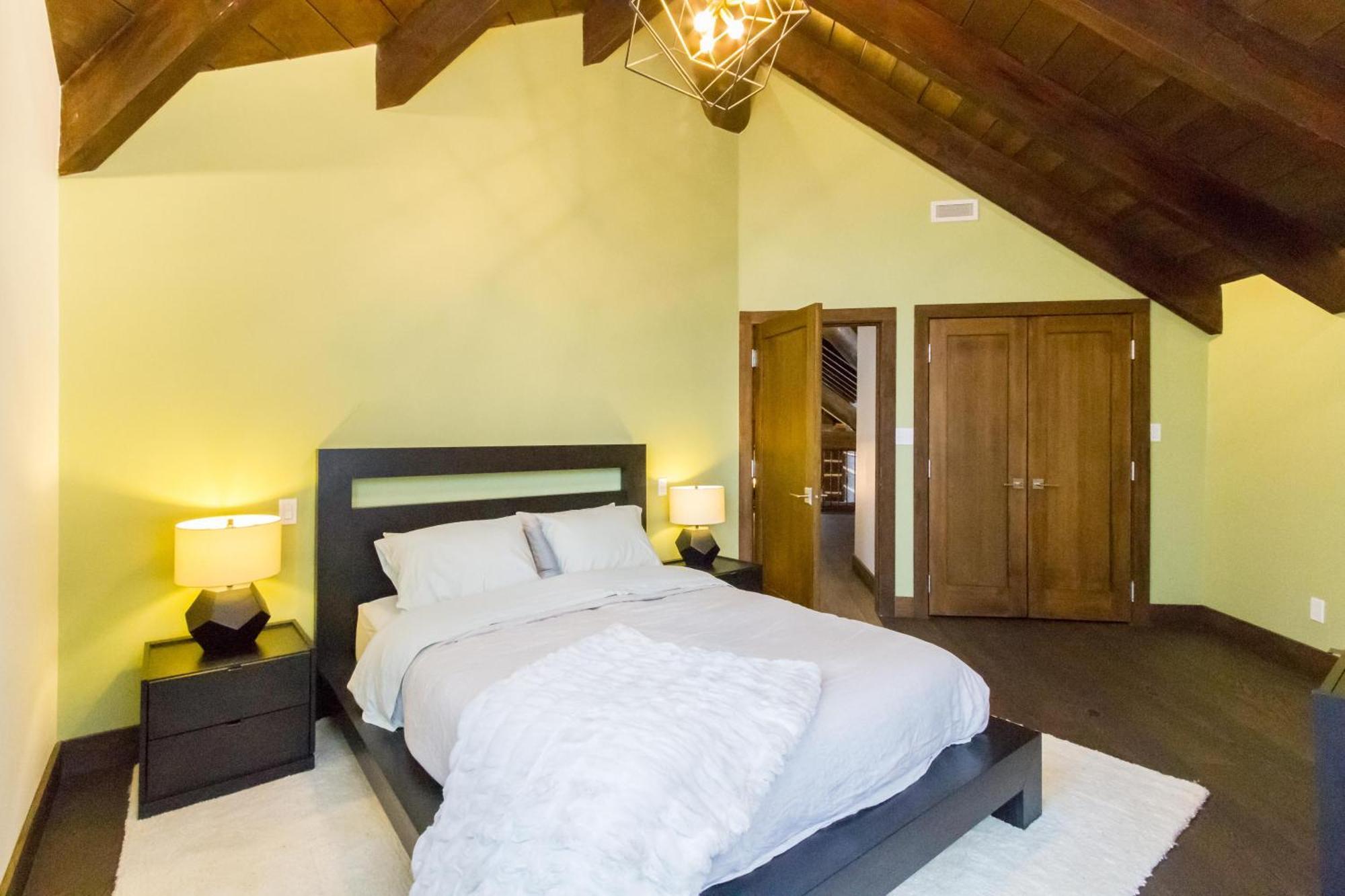 Chalet 3354 Peak Drive