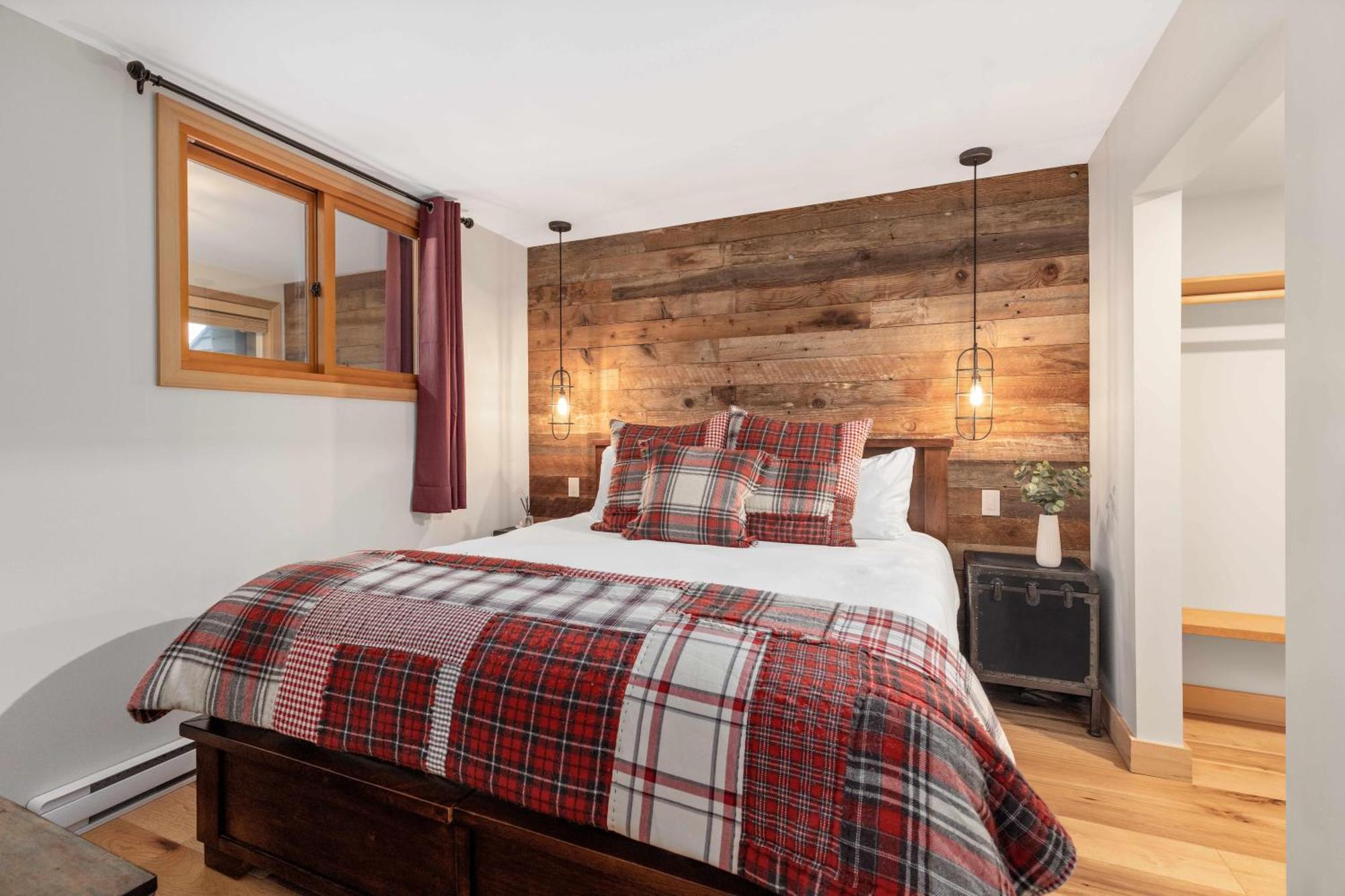 Hearthstone 2 | Stylish Cental Village Close To Lifts With Sauna & Parking * Whistler