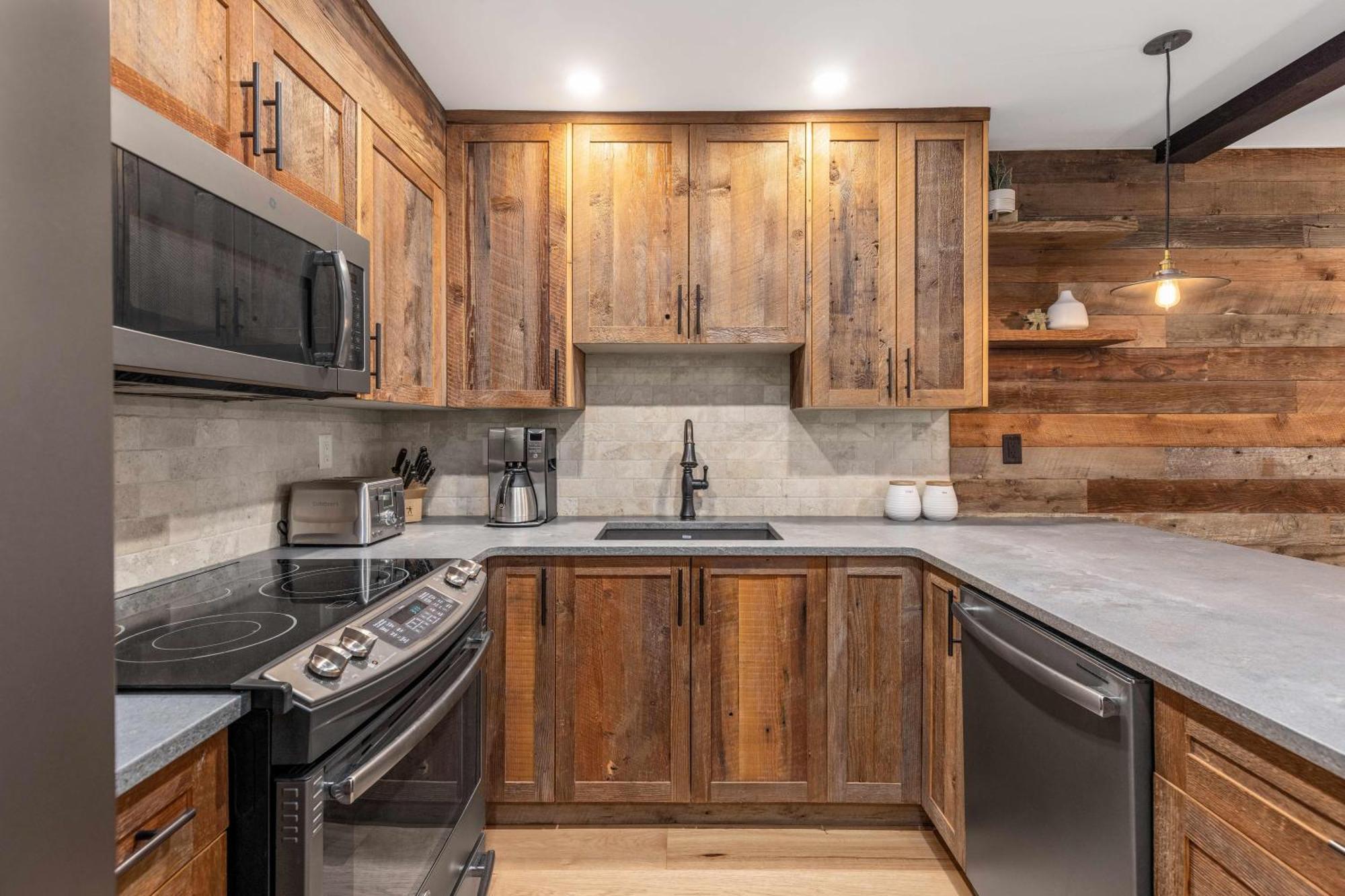 Holiday home Hearthstone 2 | Stylish Cental Village Close To Lifts With Sauna & Parking Whistler