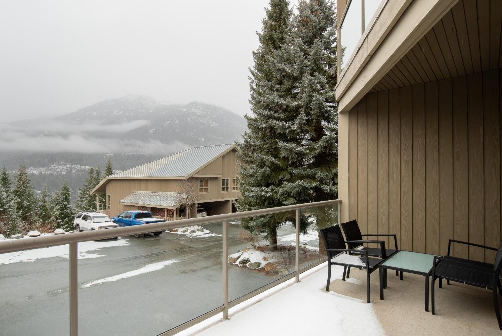 Panoramic And Mountain Views By Harmony Holiday home Whistler