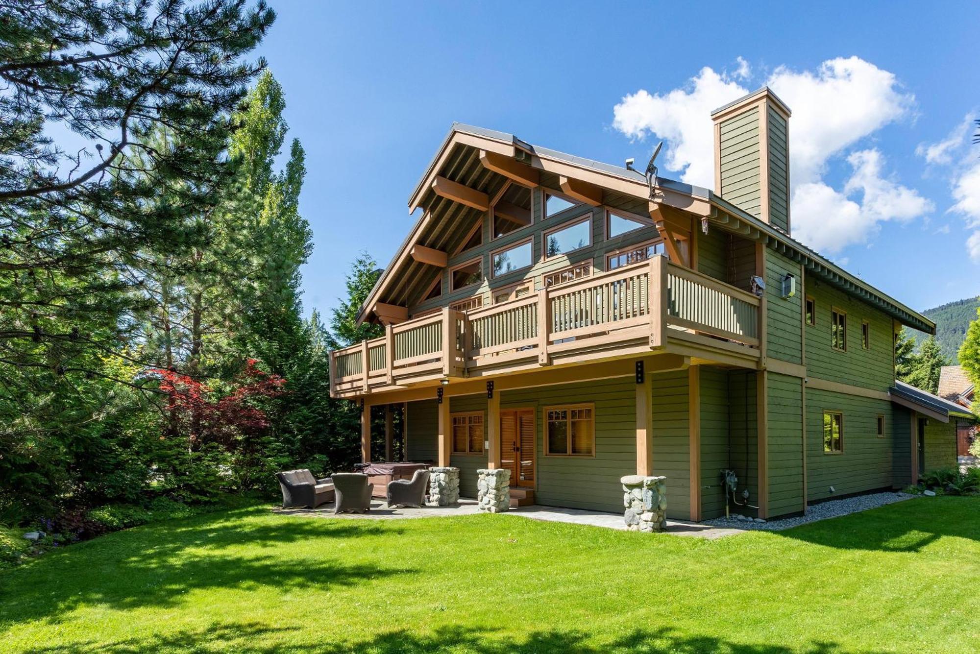 Meadow | Large Family-friendly Chalet, Mountain Views, Fireplace, Hot Tub *