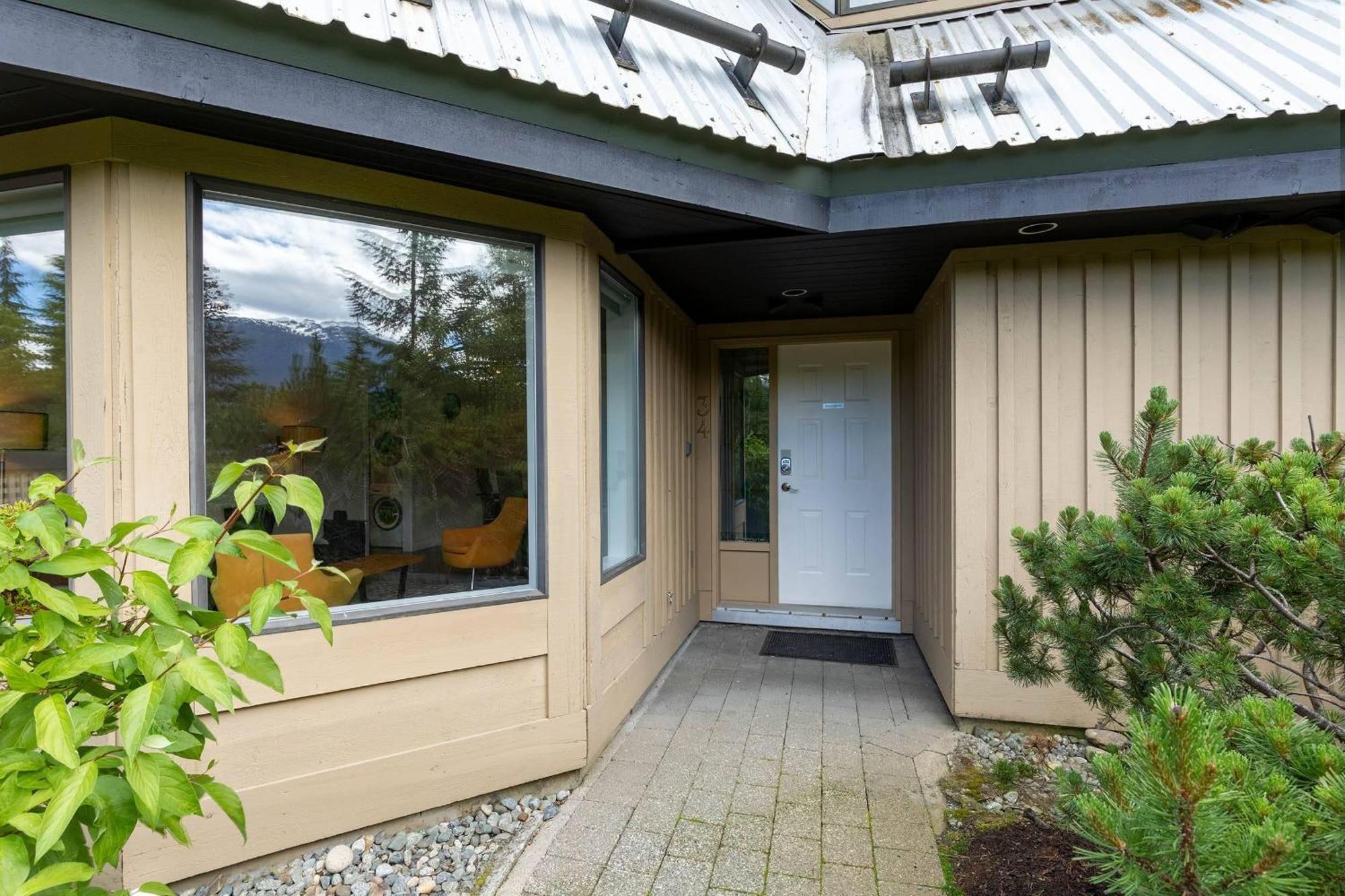 Wintergreen 34 | Townhome A Short Walk To Skiing & Blackcomb Gondola, Secure Parking Holiday home Whistler
