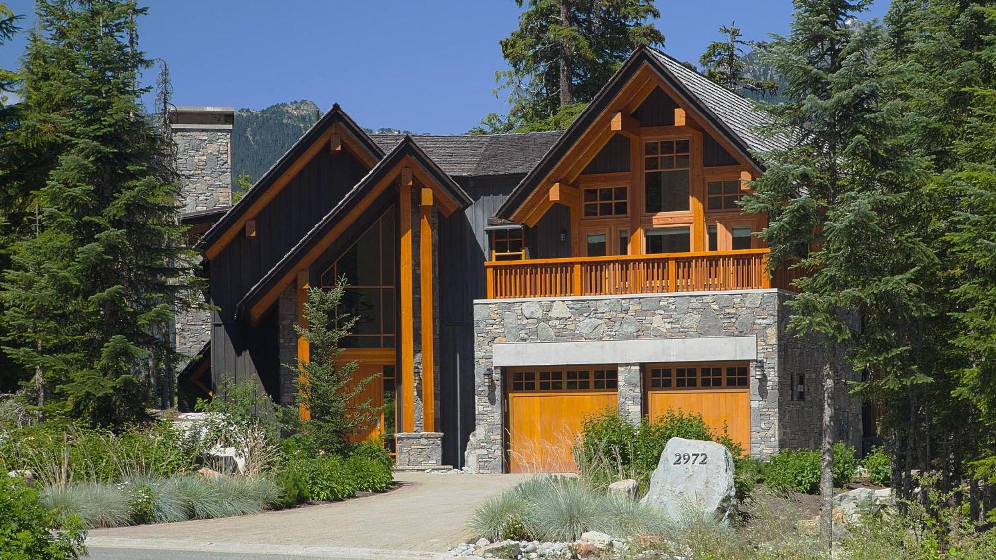 Kadenwood 2972 | Mountainside With Hot Tub, Views, Pool Table & Outdoor Fireplace Holiday home Whistler