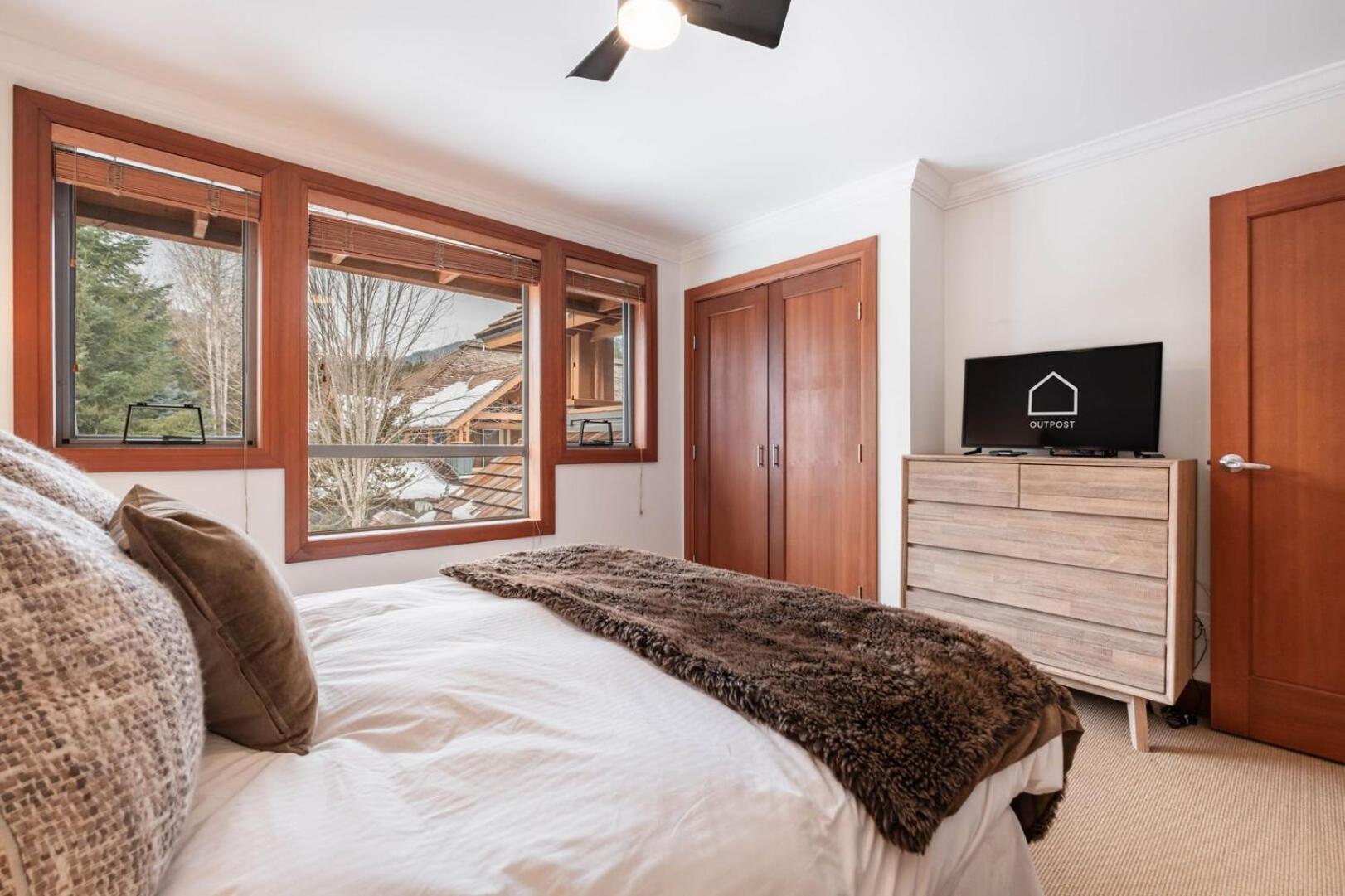 Montebello 4877 By Outpost Whistler