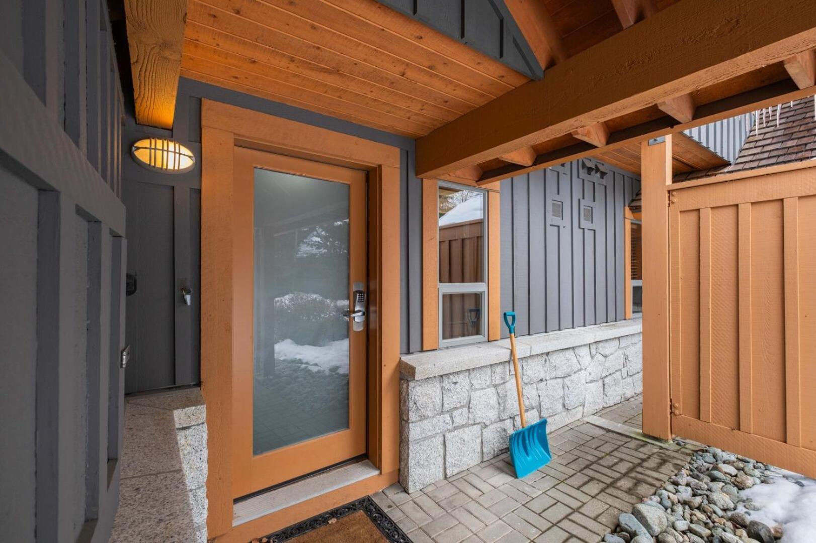 Montebello 4877 By Outpost Whistler