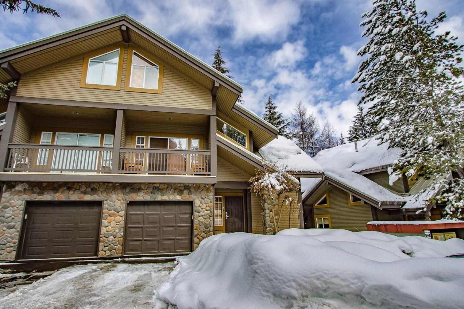 Holiday home Snowy Creek 04 - In Out, Private Hot Tub, Short Walk To Village Whistler