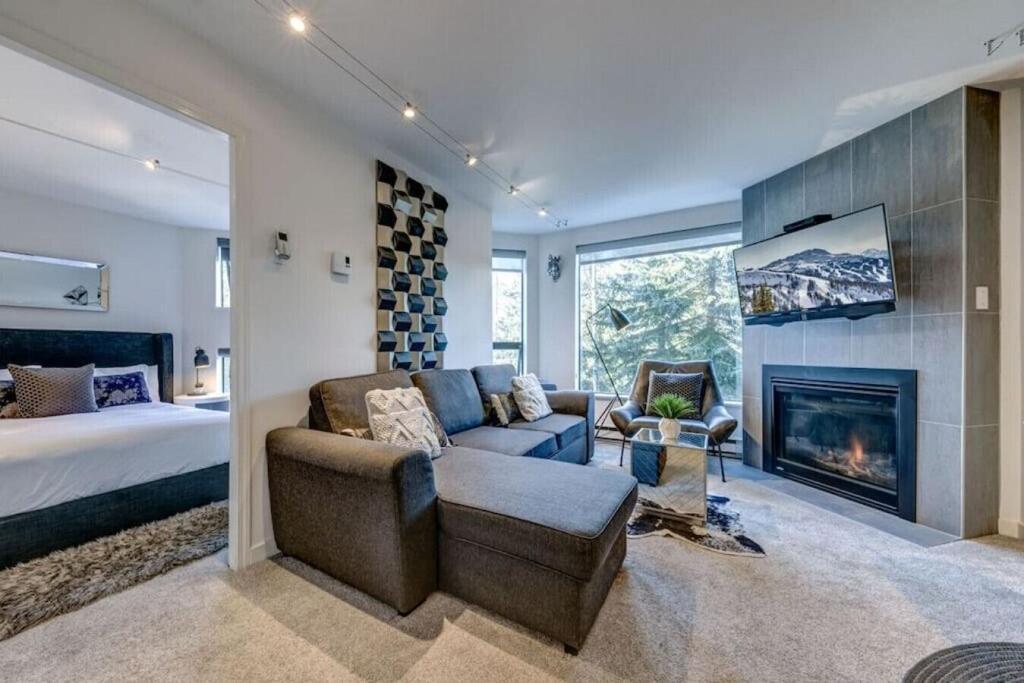 Ski-in-out, Pool, Hot Tub, Sauna Apartment