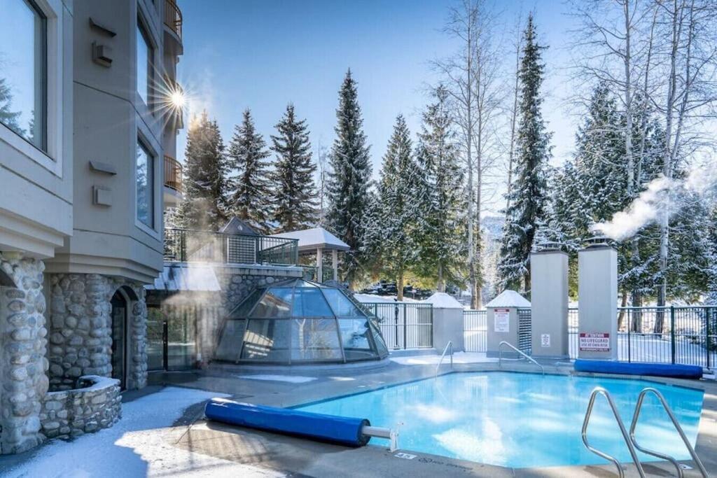 Apartment Ski-in-out, Pool, Hot Tub, Sauna Whistler