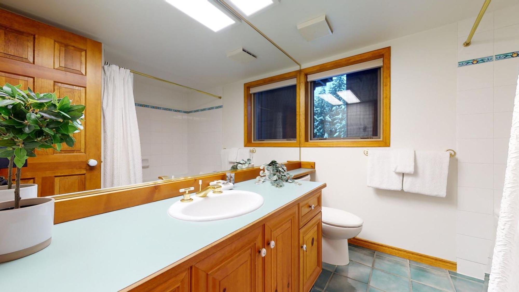 In And Out 2br With Hot Tub By Harmony Vacations Holiday home Whistler