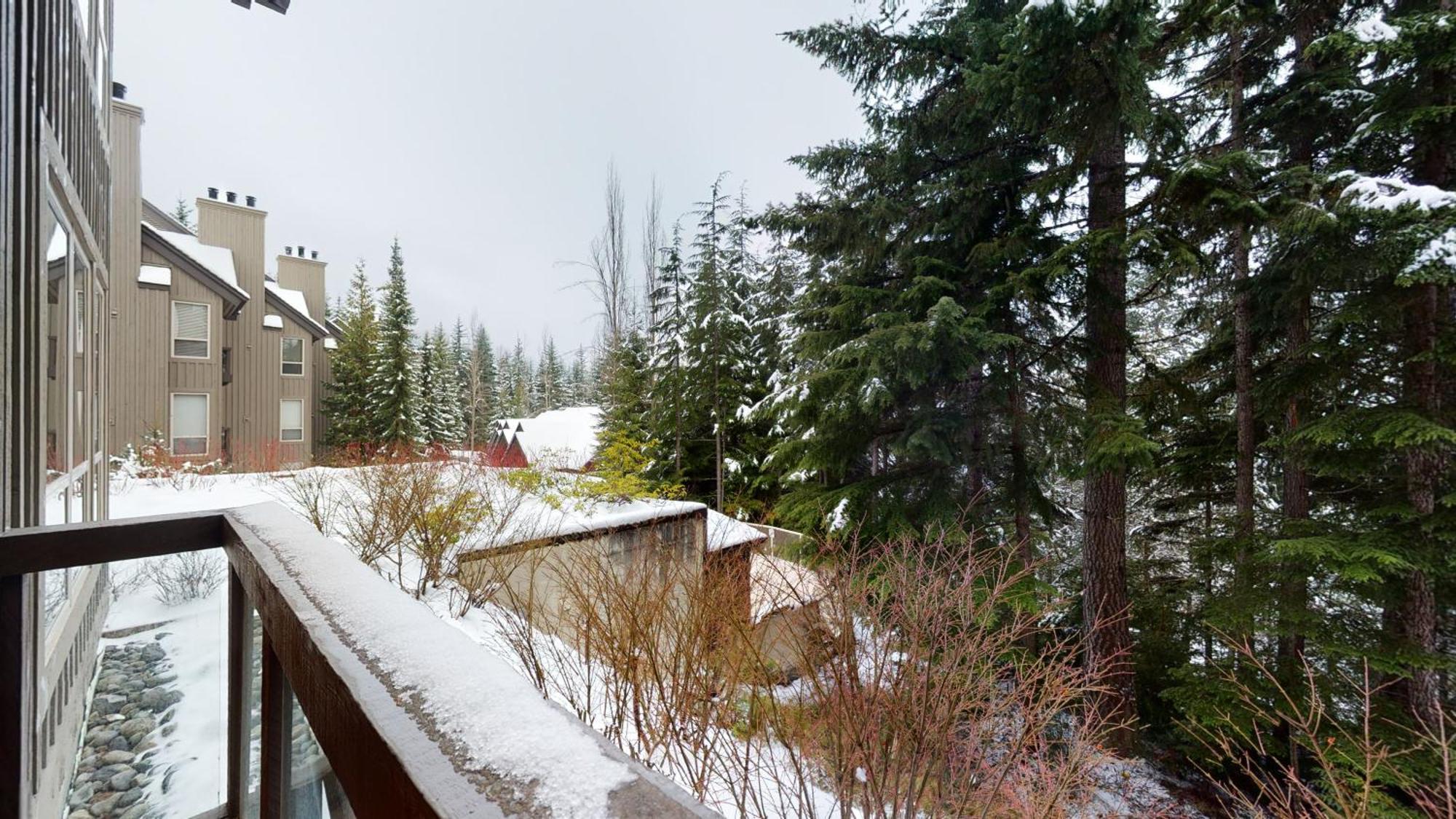 In And Out 2br With Hot Tub By Harmony Vacations Whistler