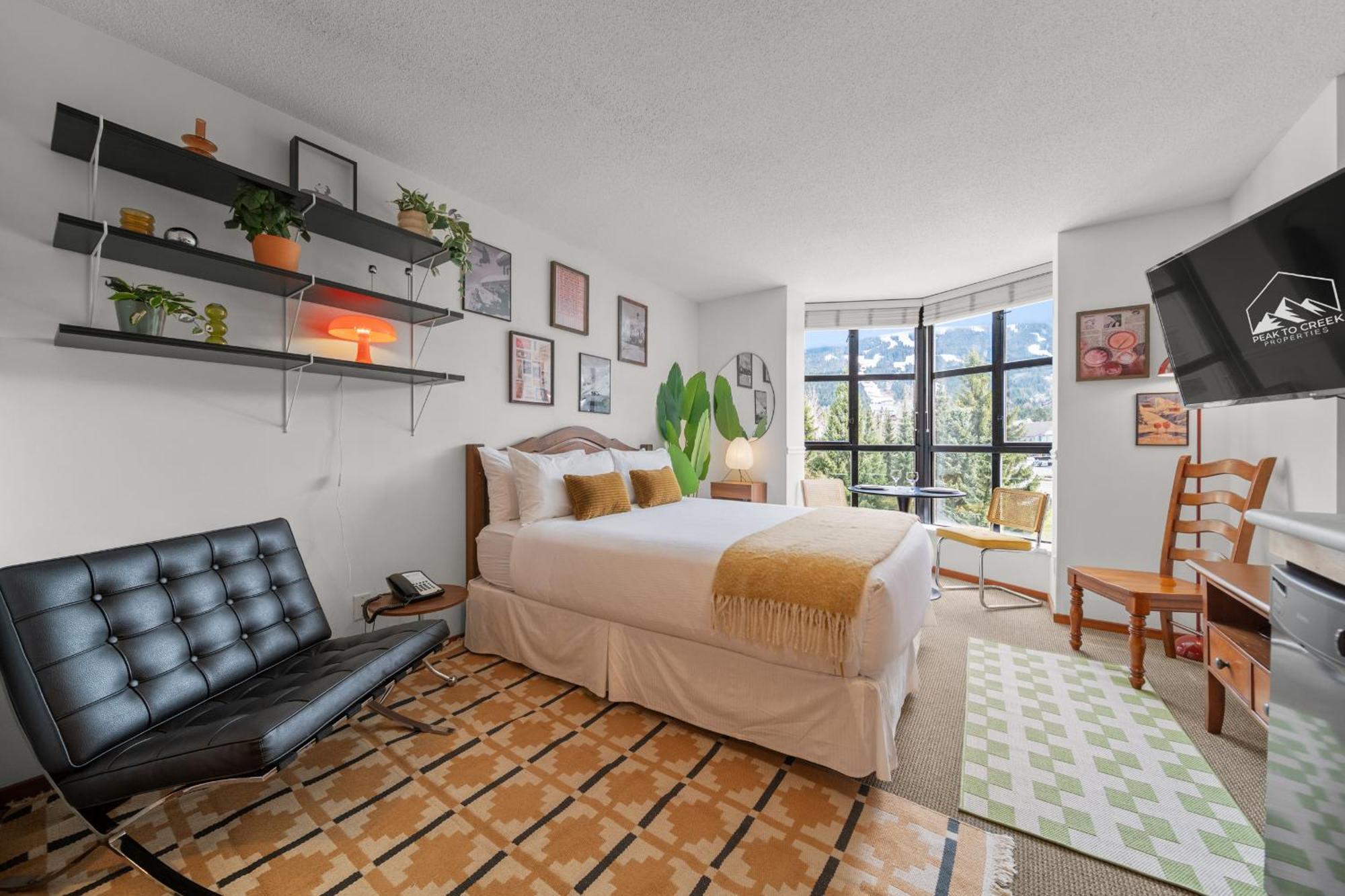 Apartment Mid Century Modern - W Pool & Hot Tub Whistler