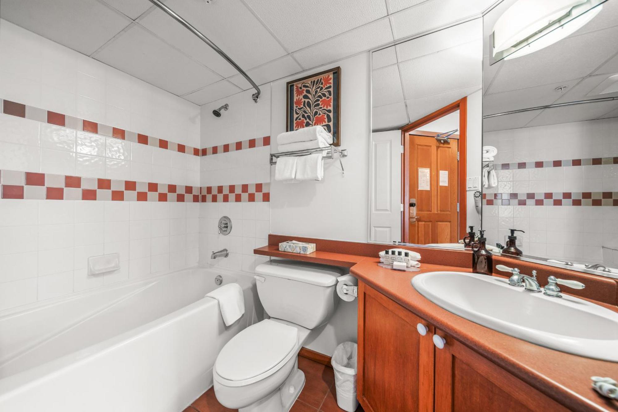 Apartment Mid Century Modern - W Pool & Hot Tub Whistler
