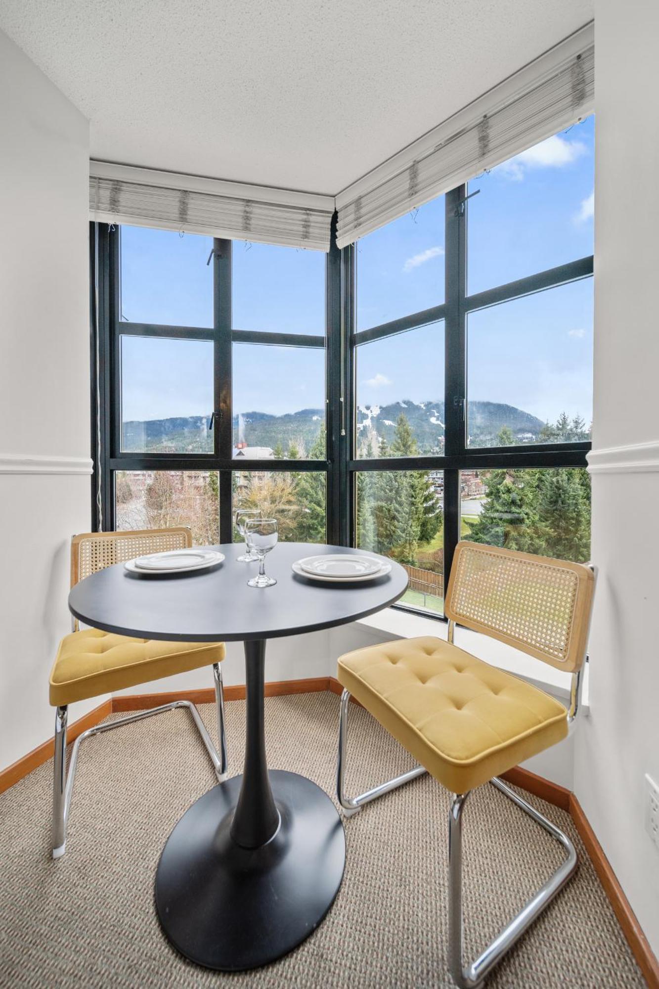 Mid Century Modern - W Pool & Hot Tub Apartment