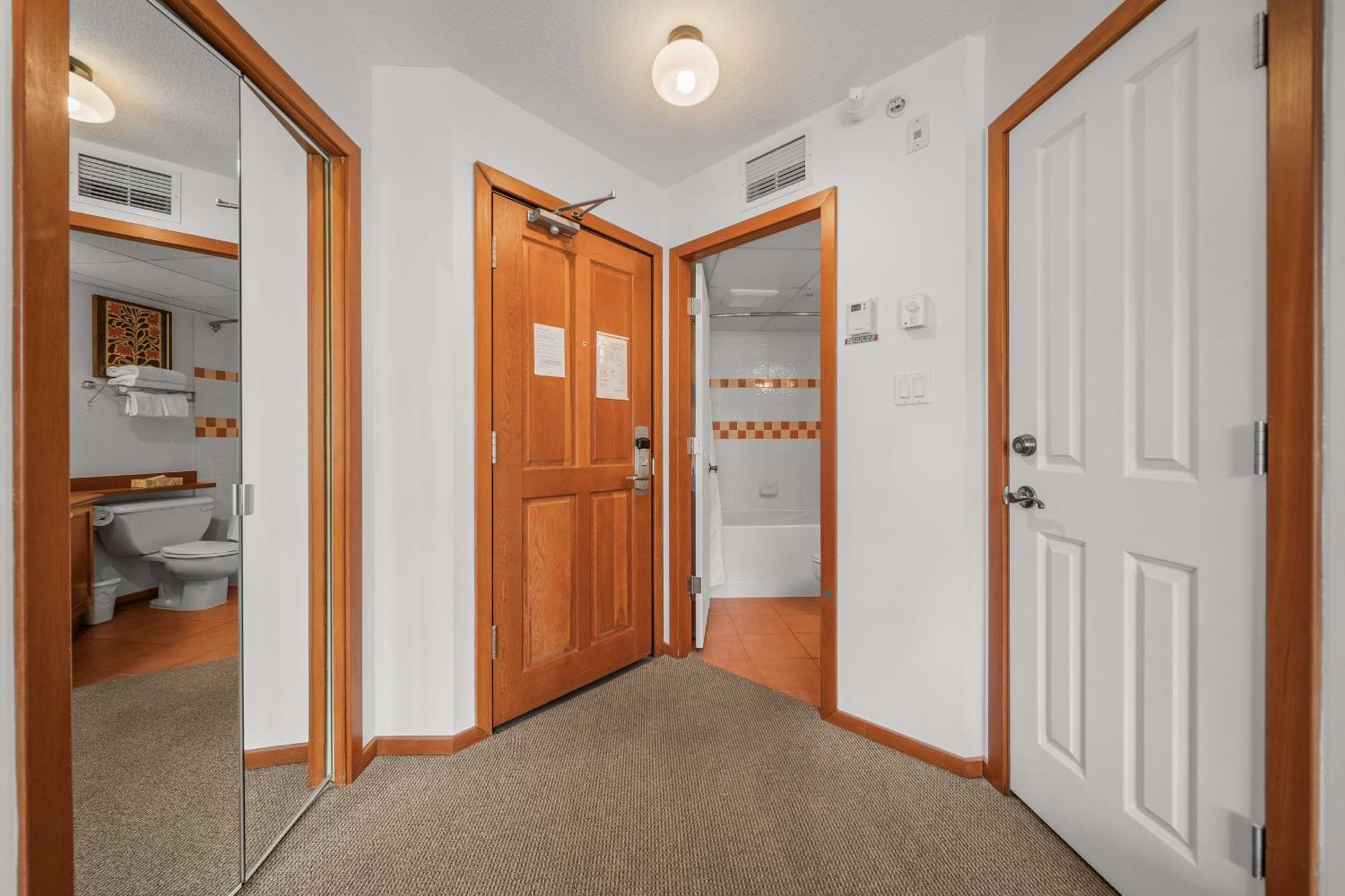 Apartment Mid Century Modern - W Pool & Hot Tub