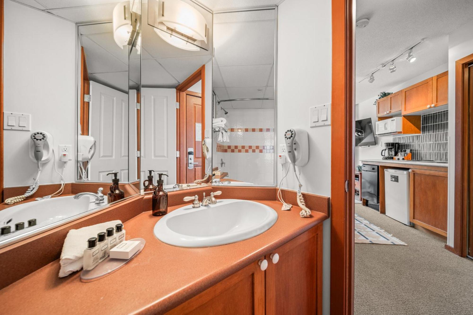 Mid Century Modern - W Pool & Hot Tub * Whistler