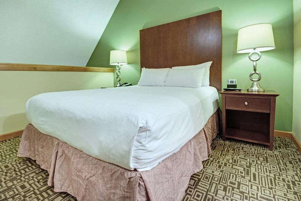 Mountain Side By Executive Hotel