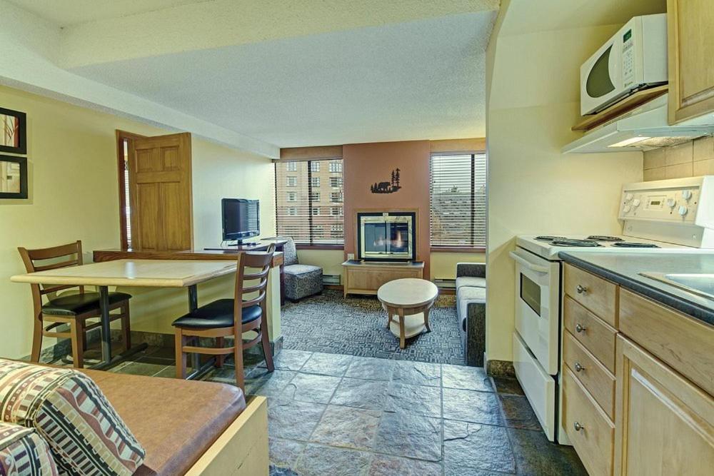 Hotel Mountain Side By Executive Whistler