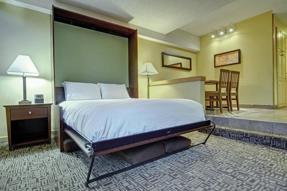 Mountain Side By Executive Hotel