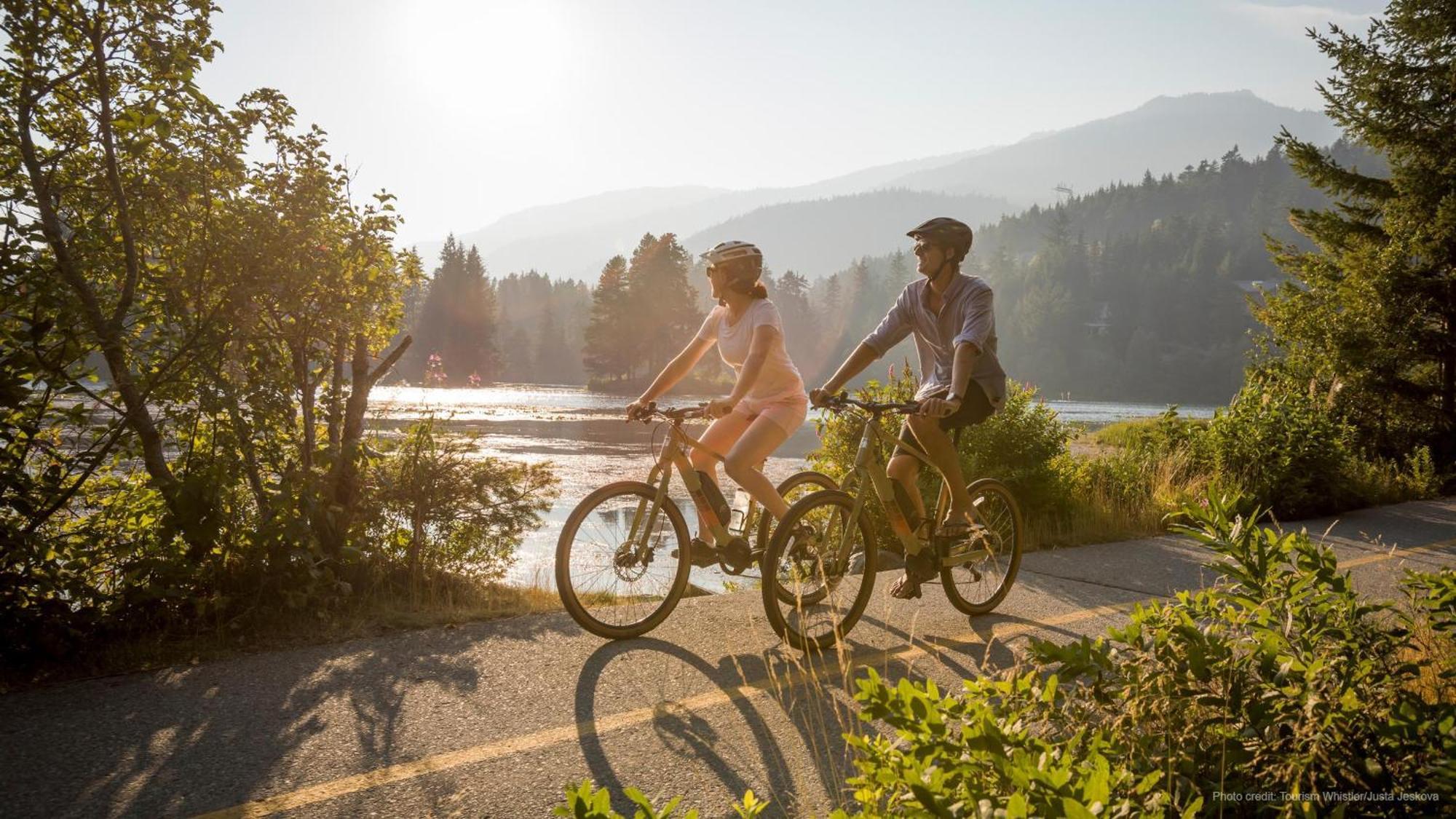Mountain Star 1 | Mountain Townhome With Hot Tub, 100m From Slopes, Free Village Shuttle Holiday home Whistler