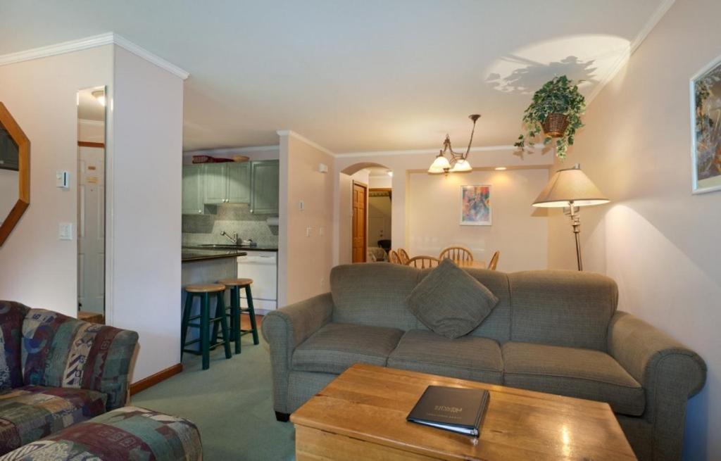 Lagoons At Stoney Creek Apartment *