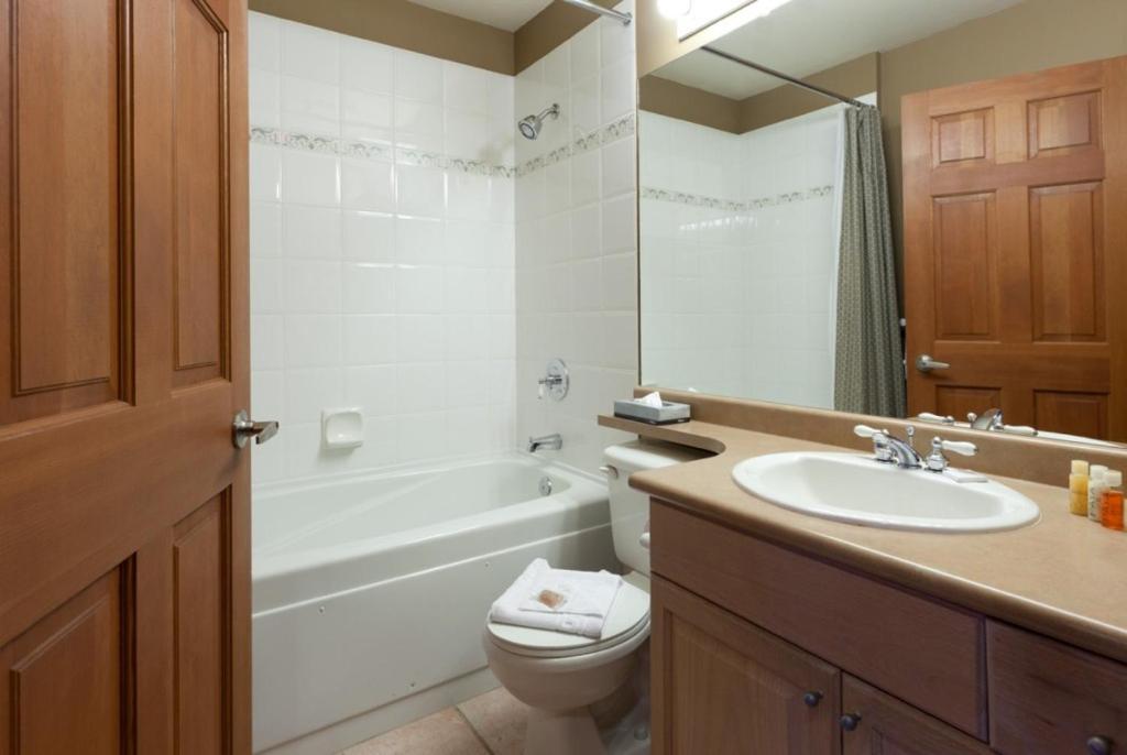 Lagoons At Stoney Creek Apartment *
