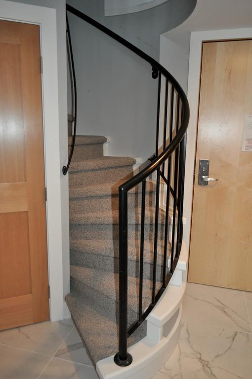 Tyndalstone 3 Bedroom In The Heart Of Village North Apartment