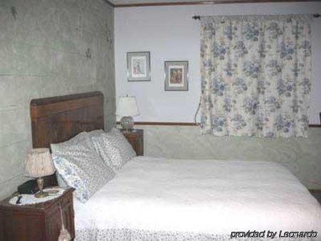 Bed & Breakfast At Clifftop Lane 4*